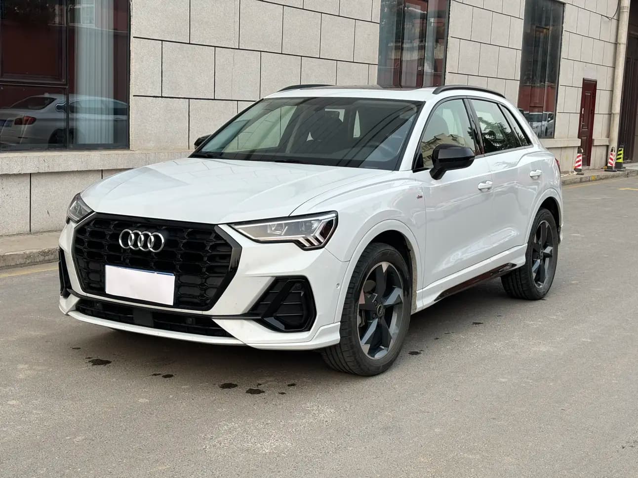 Audi Q3 2023 г. 49000 км.