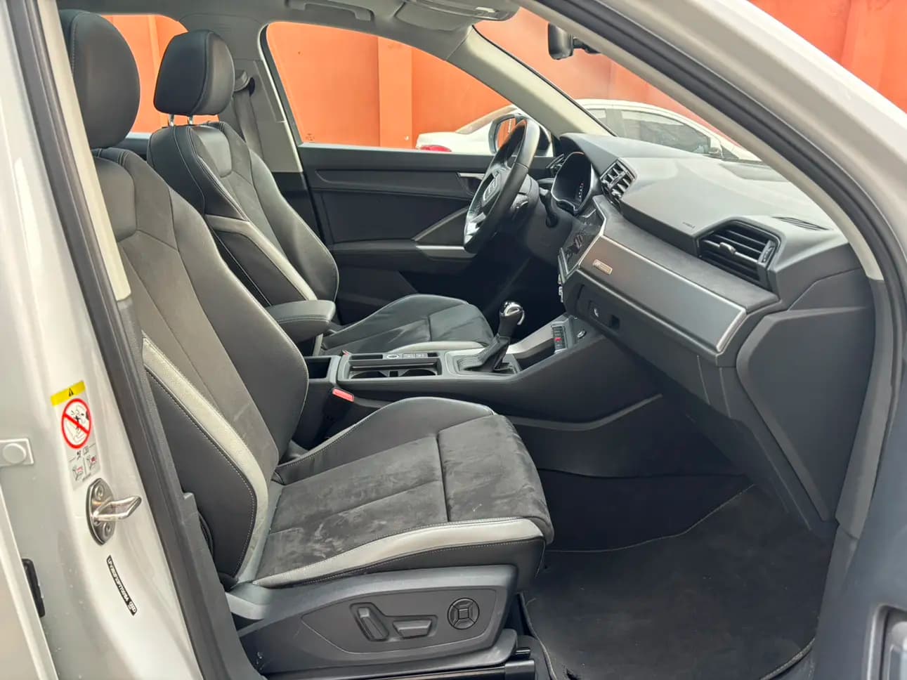 Audi Q3 2023 г. 49000 км. — фото 12