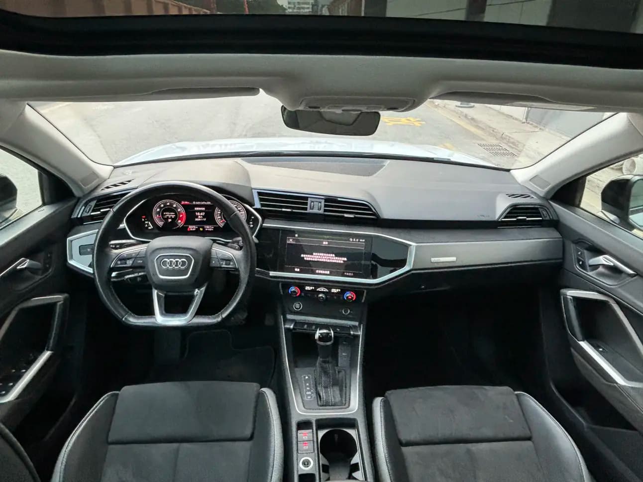 Audi Q3 2023 г. 49000 км. — фото 9
