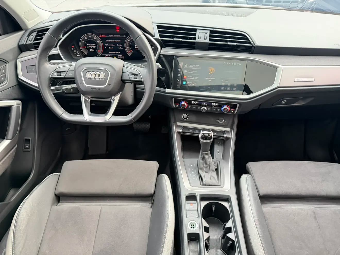 Audi Q3 2022 г. 32500 км. — фото 19