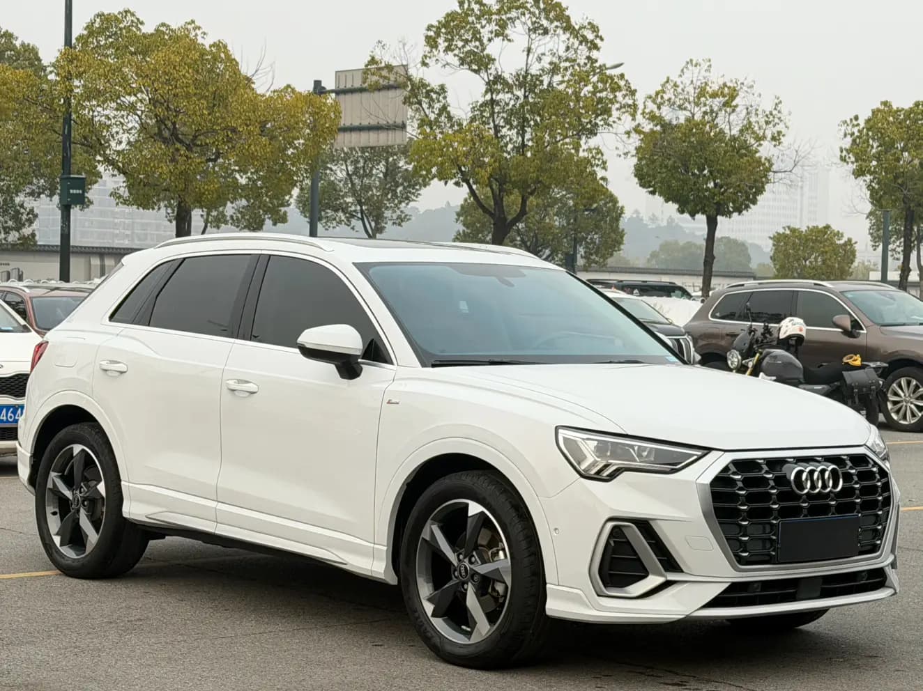 Audi Q3 2022 г. 32500 км. — фото 3
