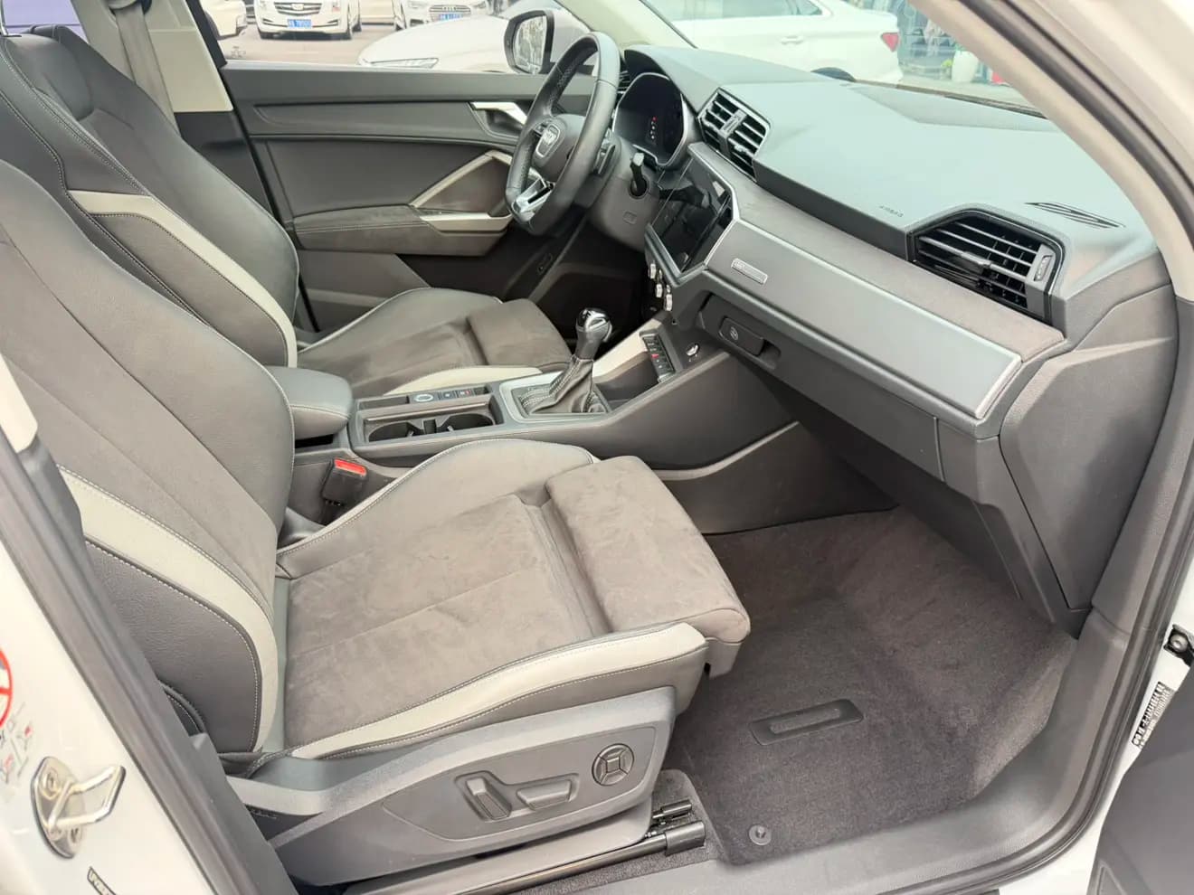 Audi Q3 2022 г. 32500 км. — фото 9