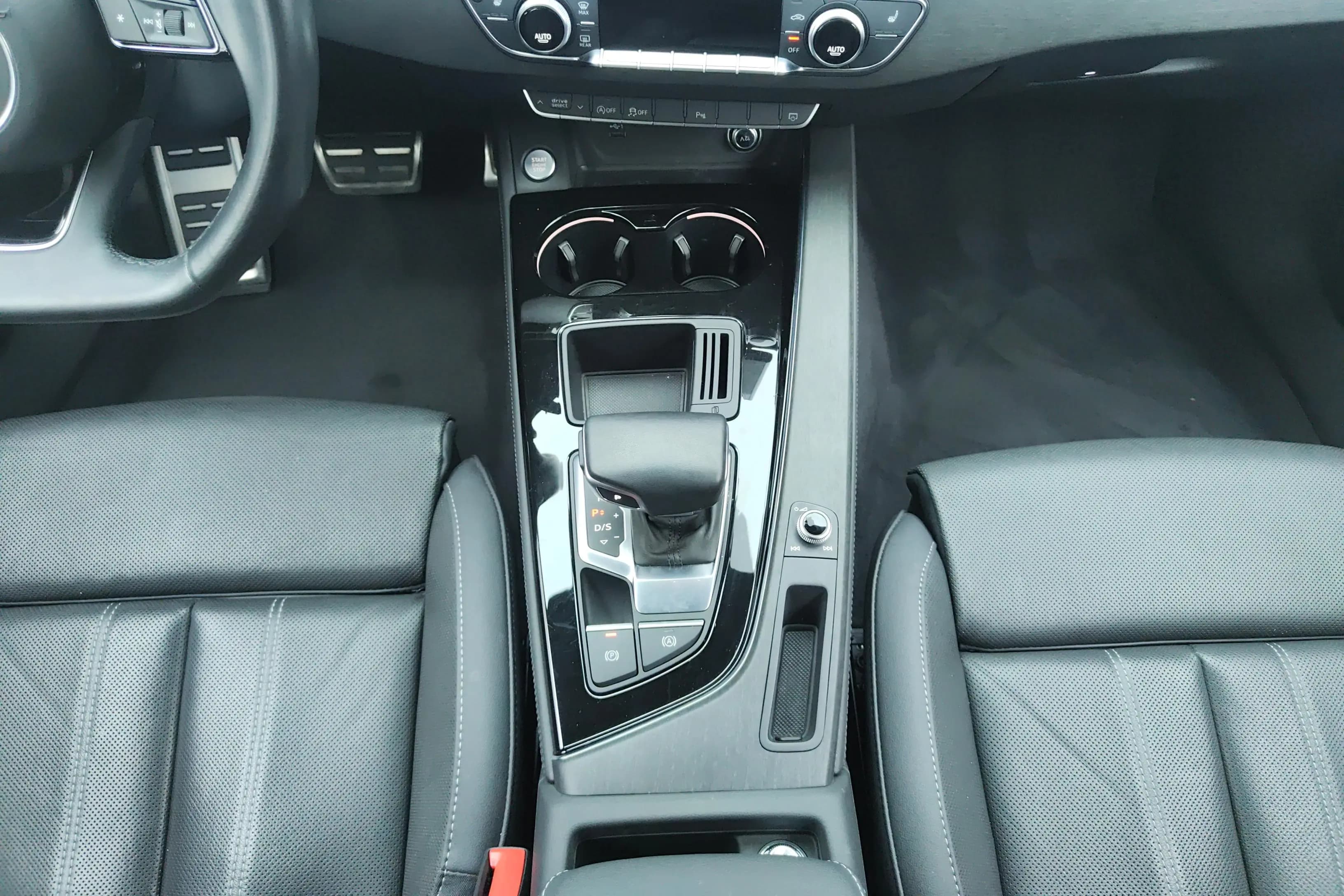 Audi A4L 2024 г. 33732 км. — фото 14