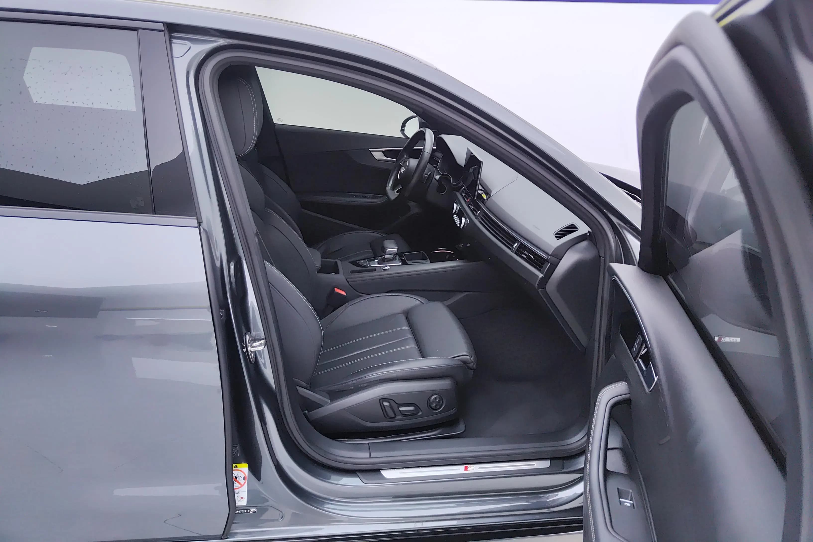 Audi A4L 2024 г. 33732 км. — фото 15