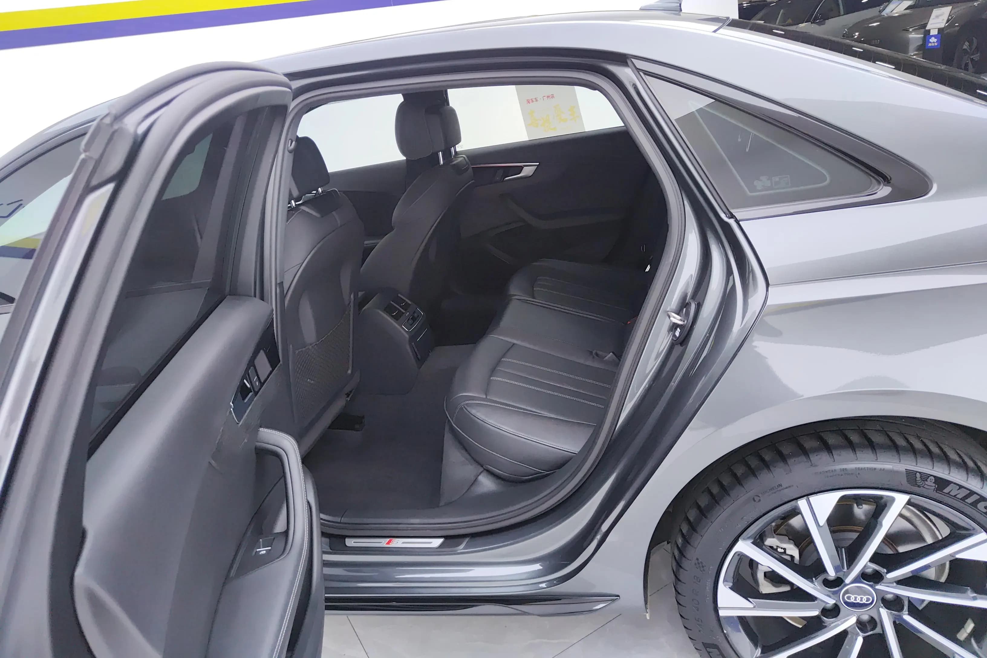 Audi A4L 2024 г. 33732 км. — фото 16