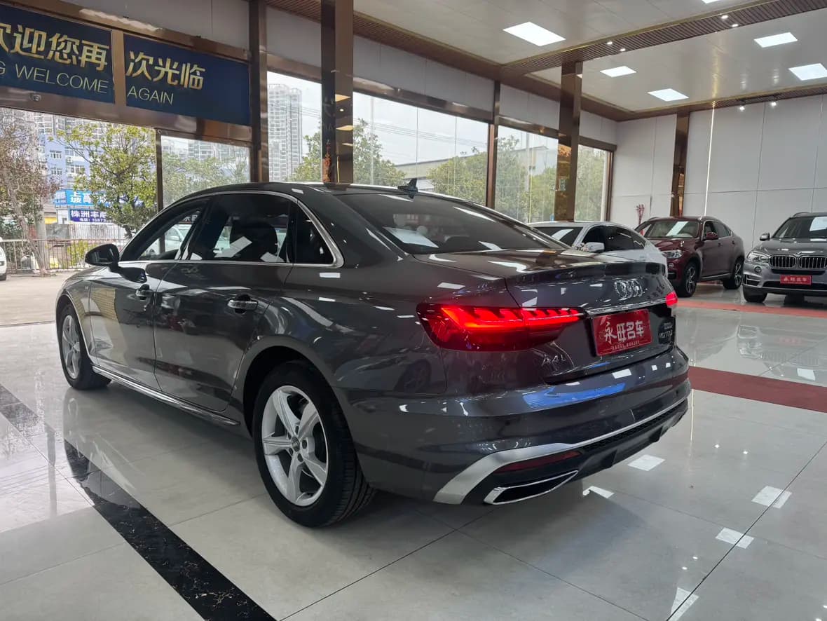 Audi A4L 2021 г. 41038 км. — фото 4
