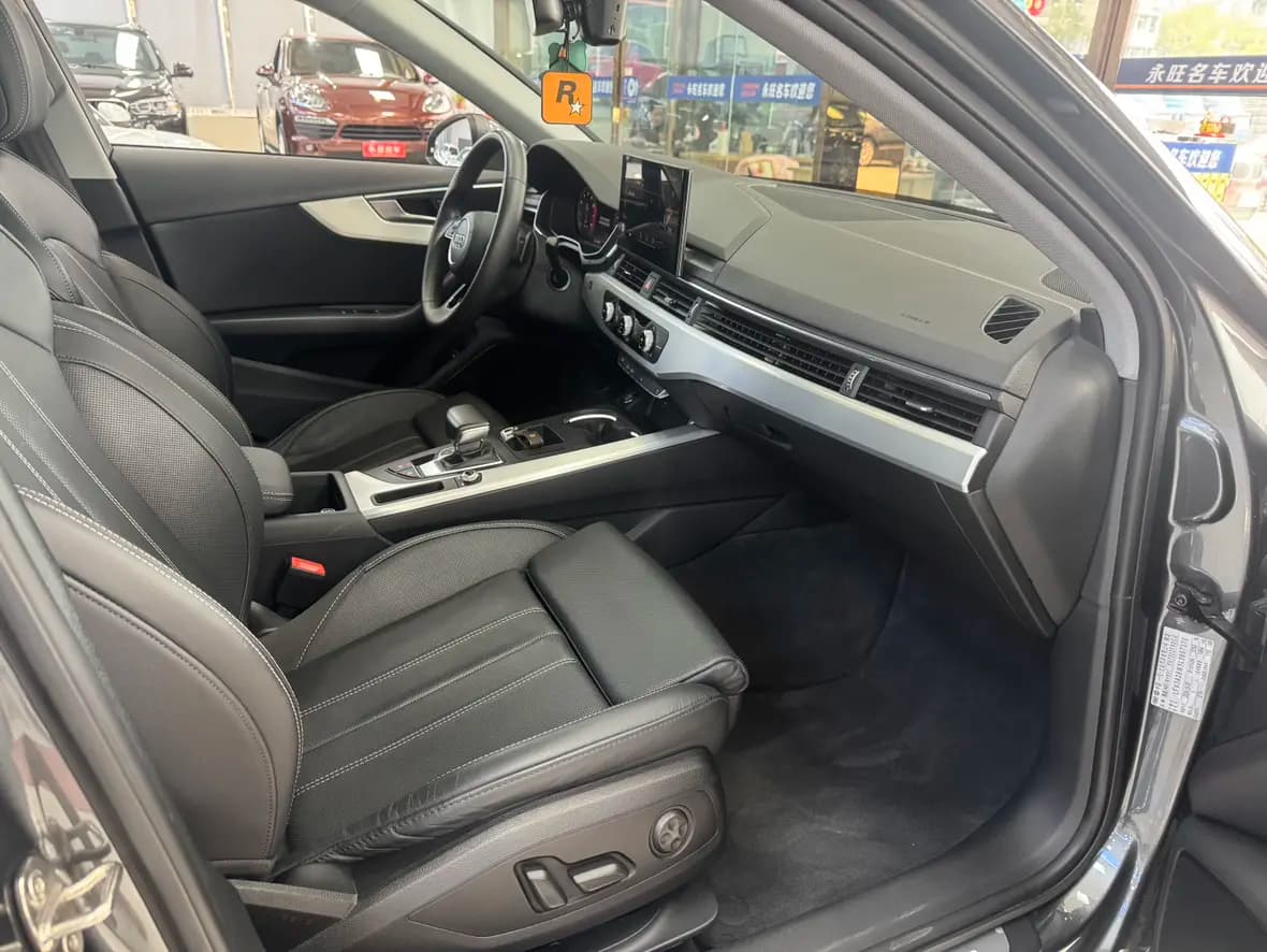 Audi A4L 2021 г. 41038 км. — фото 7