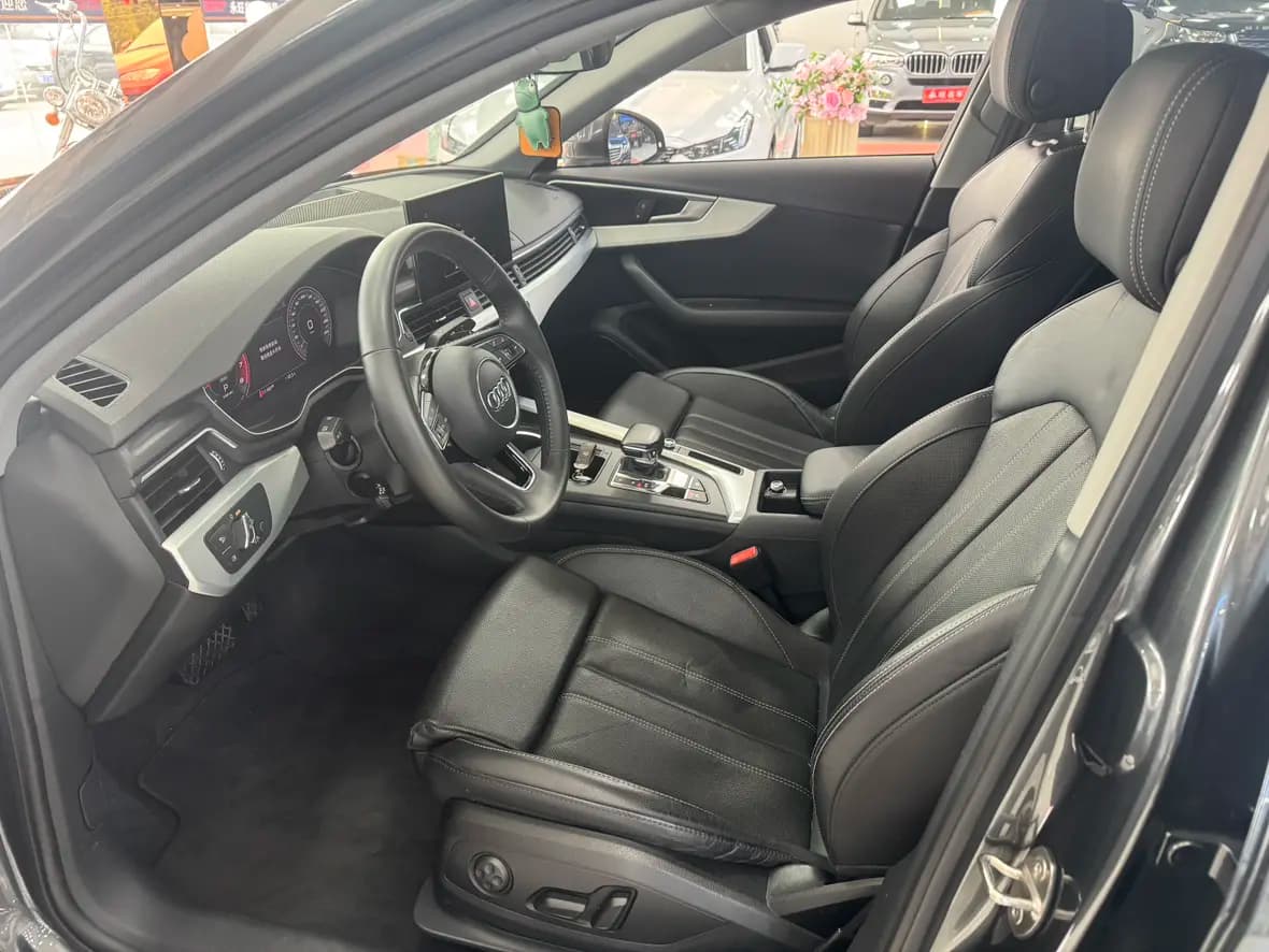 Audi A4L 2021 г. 41038 км. — фото 8