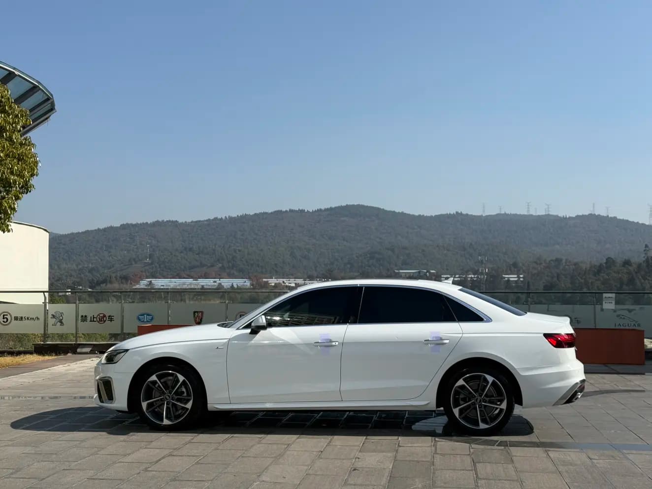 Audi A4L 2022 г. 52040 км. — фото 4