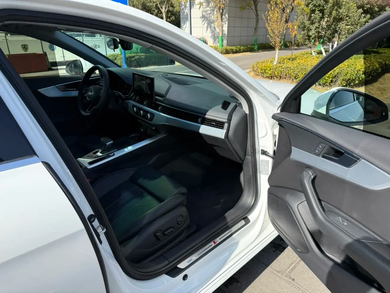 Audi A4L 2022 г. 52040 км. — фото 38