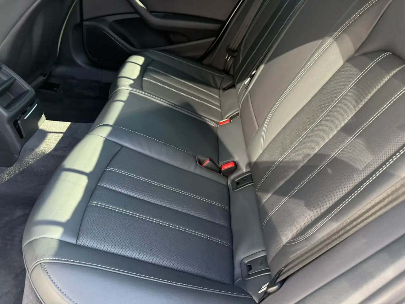 Audi A4L 2022 г. 52040 км. — фото 40