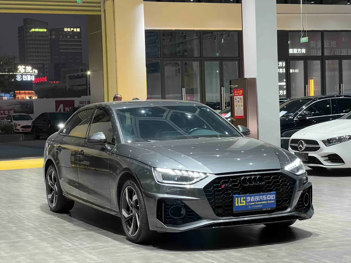 Audi A4L 2022 г. 78044 км. — фото 3