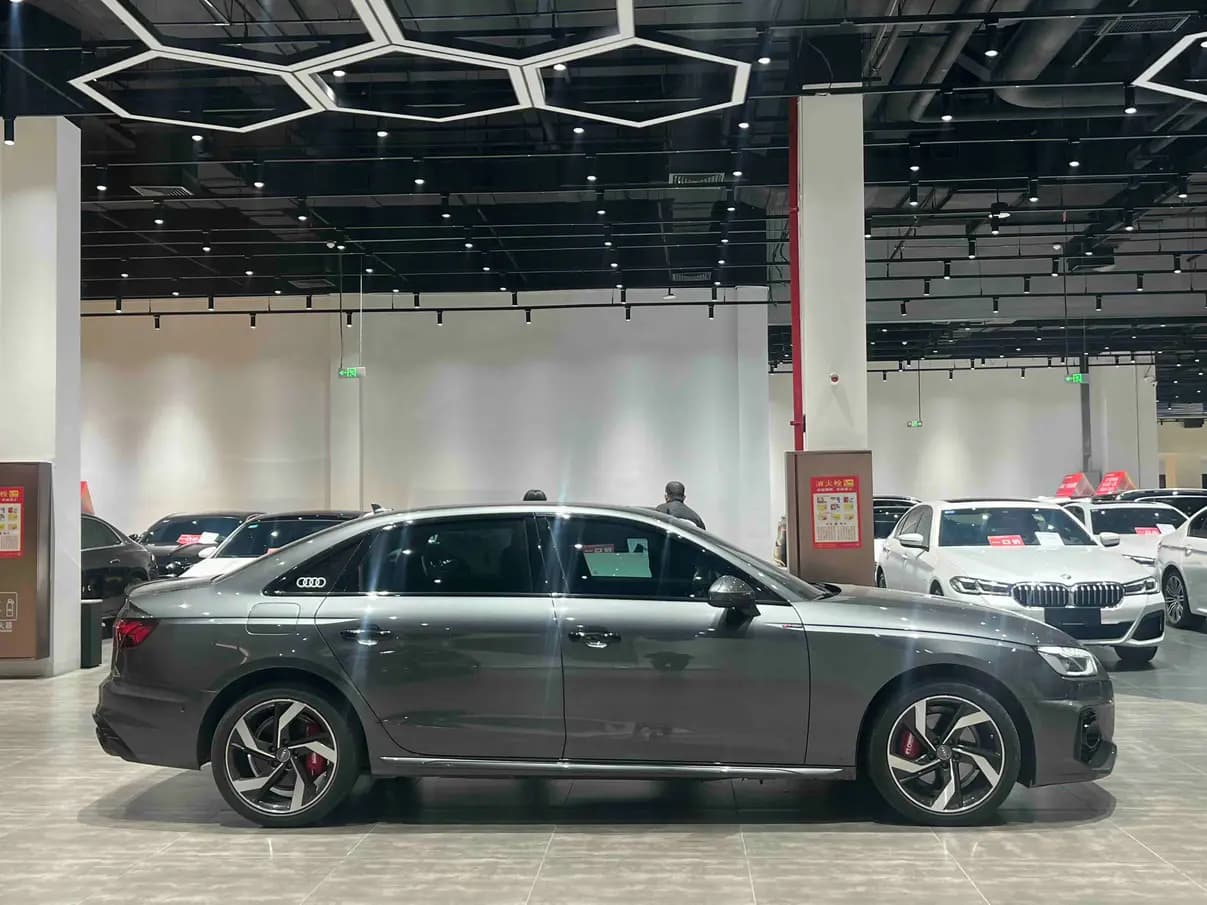 Audi A4L 2022 г. 78049 км. — фото 7