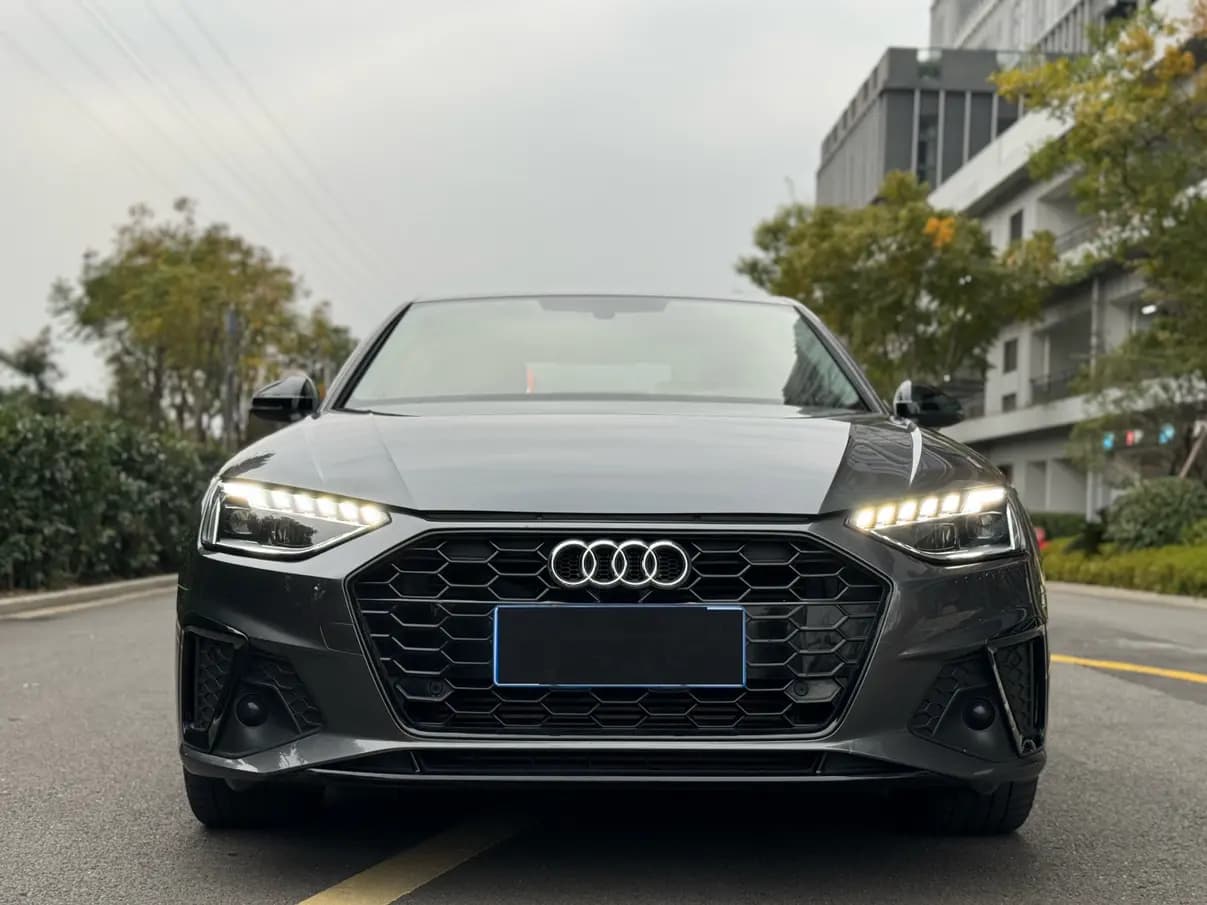 Audi A4L 2023 г. 24062 км. — фото 2