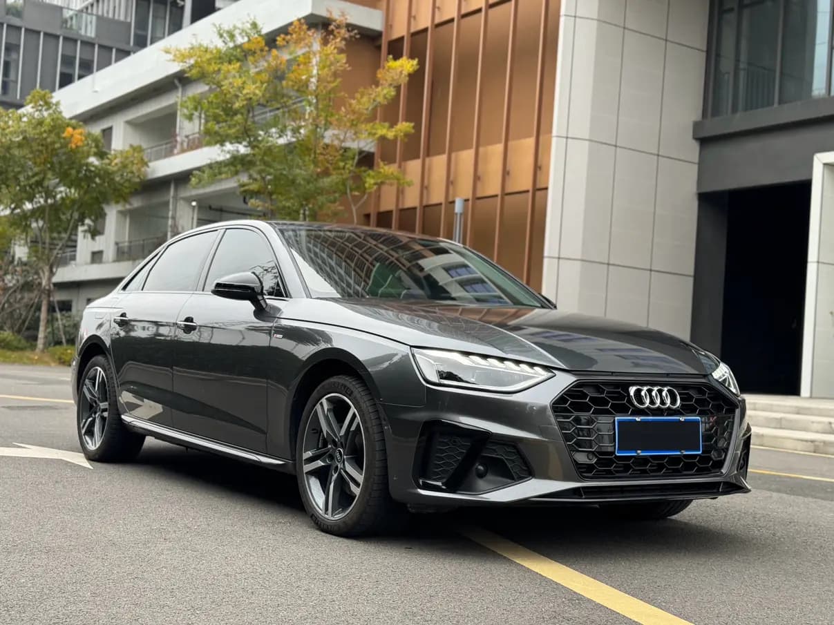 Audi A4L 2023 г. 24062 км. — фото 3