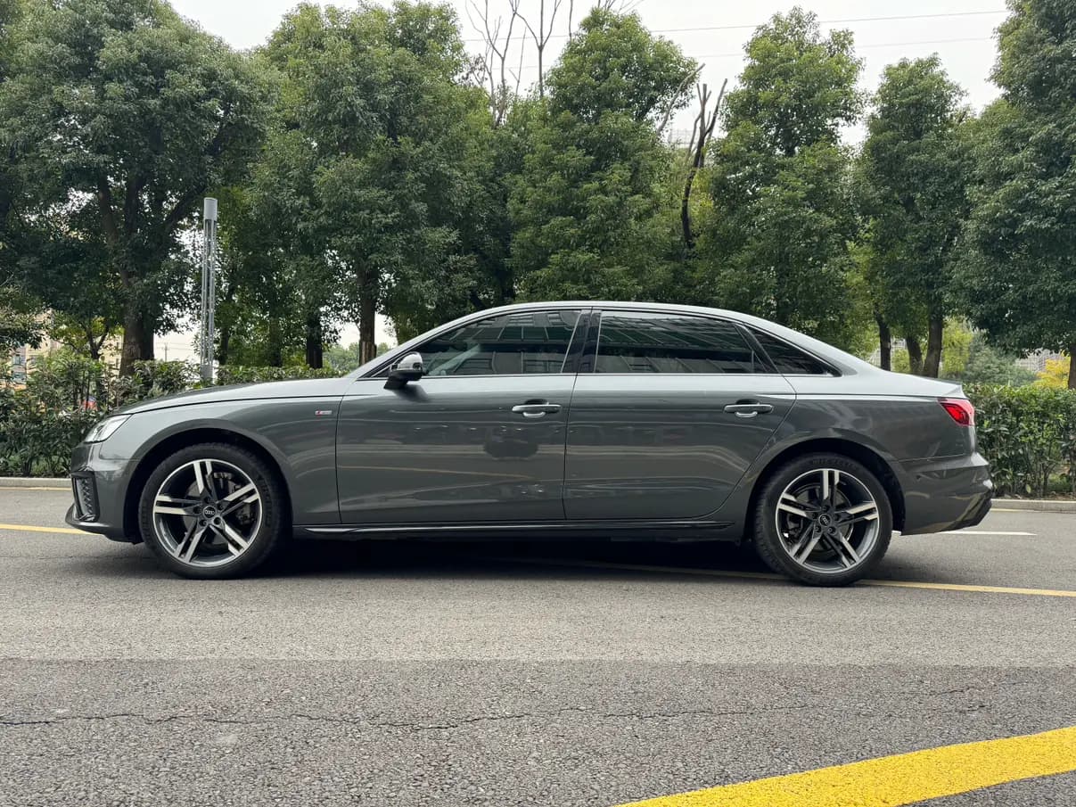 Audi A4L 2023 г. 24062 км. — фото 4