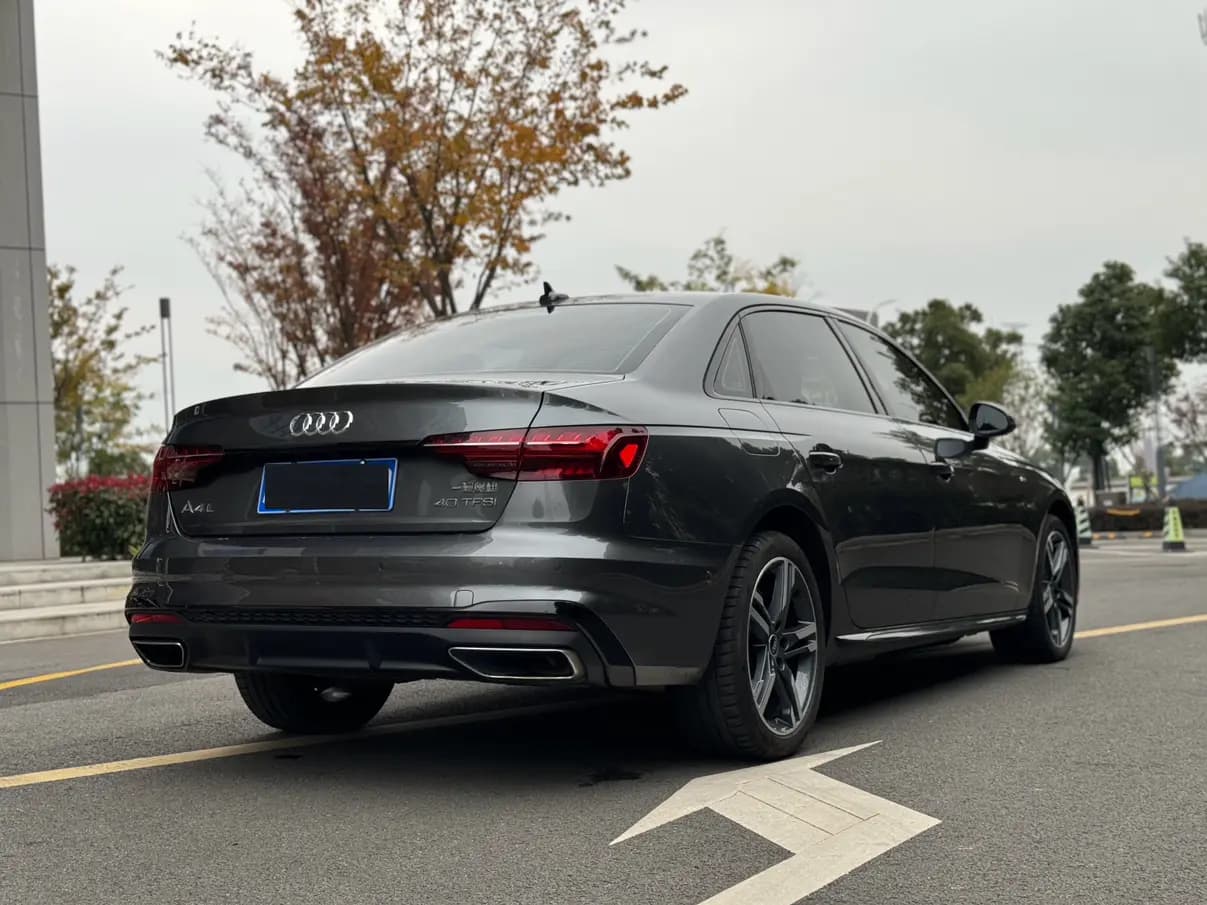 Audi A4L 2023 г. 24062 км. — фото 7