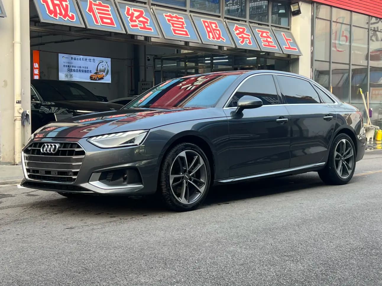Audi A4L 2021 г. 77072 км.