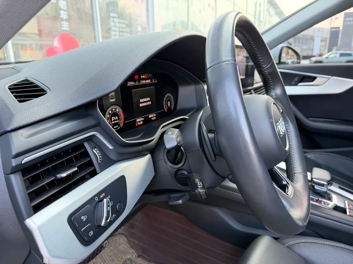 Audi A4L 2021 г. 58077 км. — фото 8