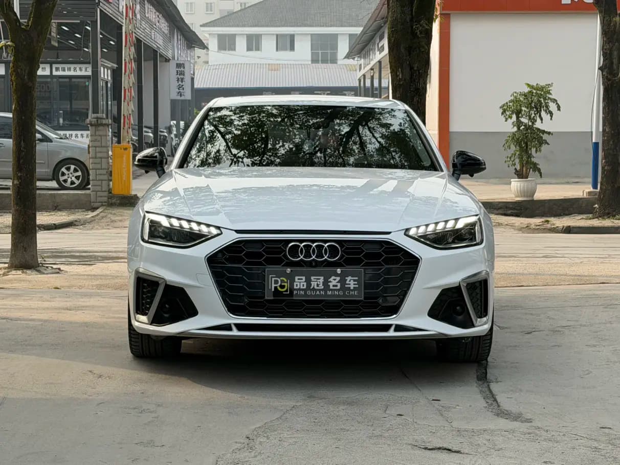 Audi A4L 2021 г. 73079 км. — фото 2