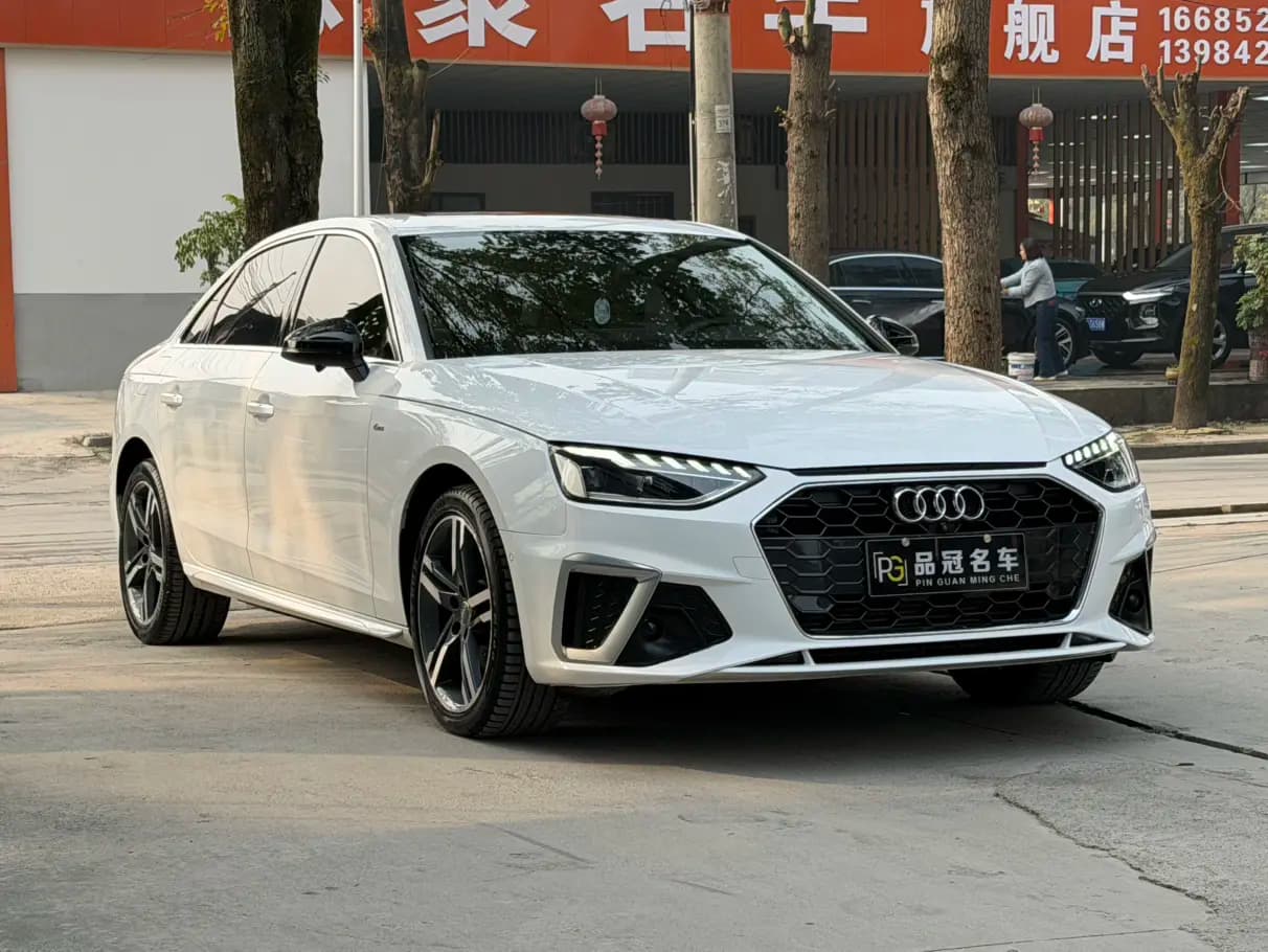 Audi A4L 2021 г. 73079 км. — фото 3