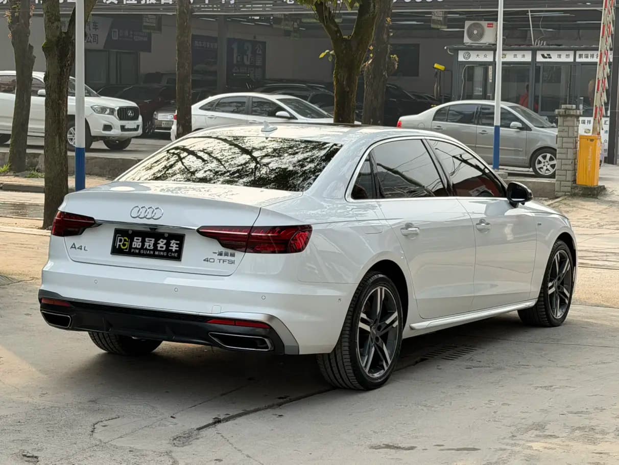 Audi A4L 2021 г. 73079 км. — фото 6