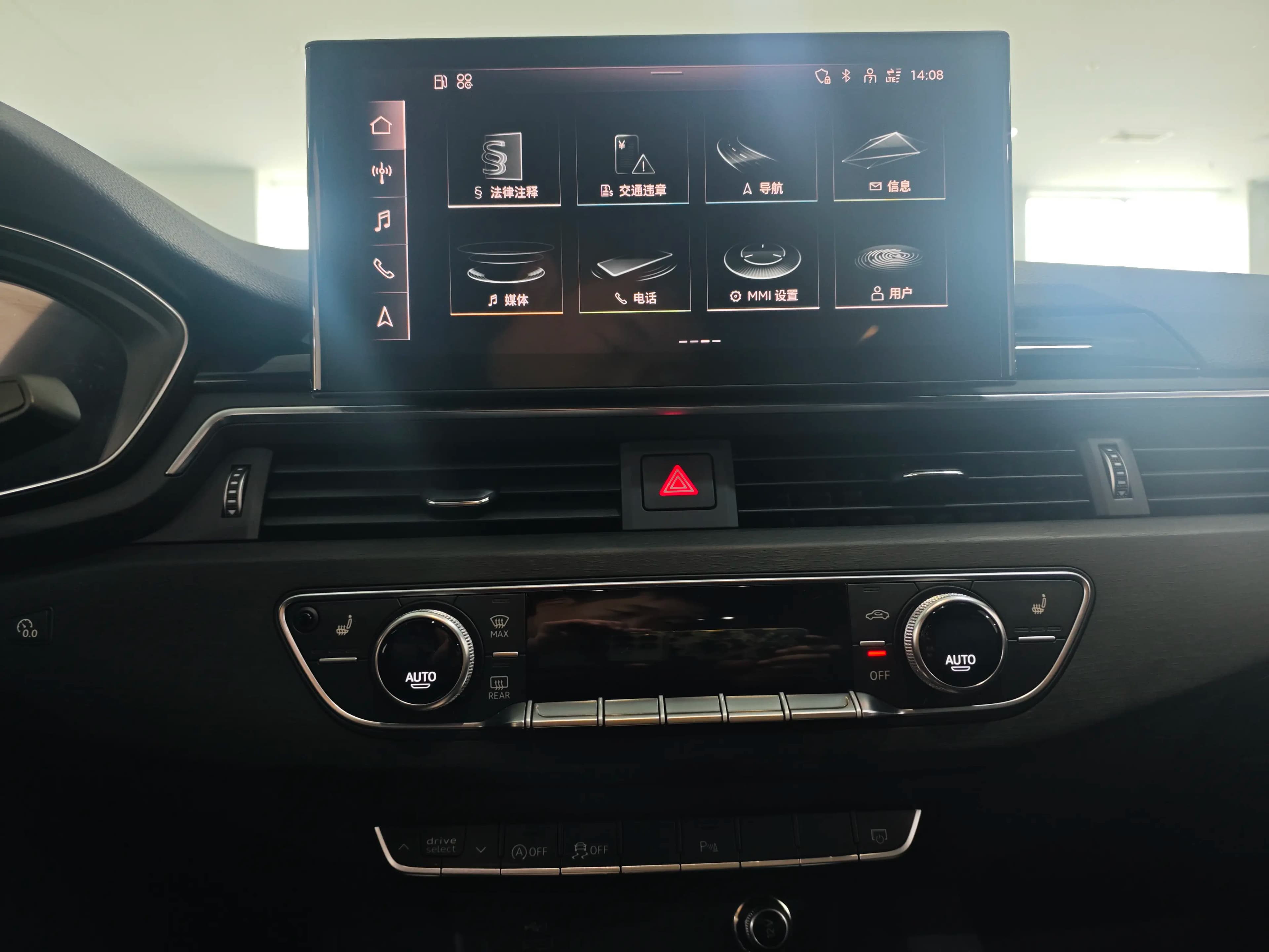 Audi A4L 2023 г. 31884 км. — фото 11
