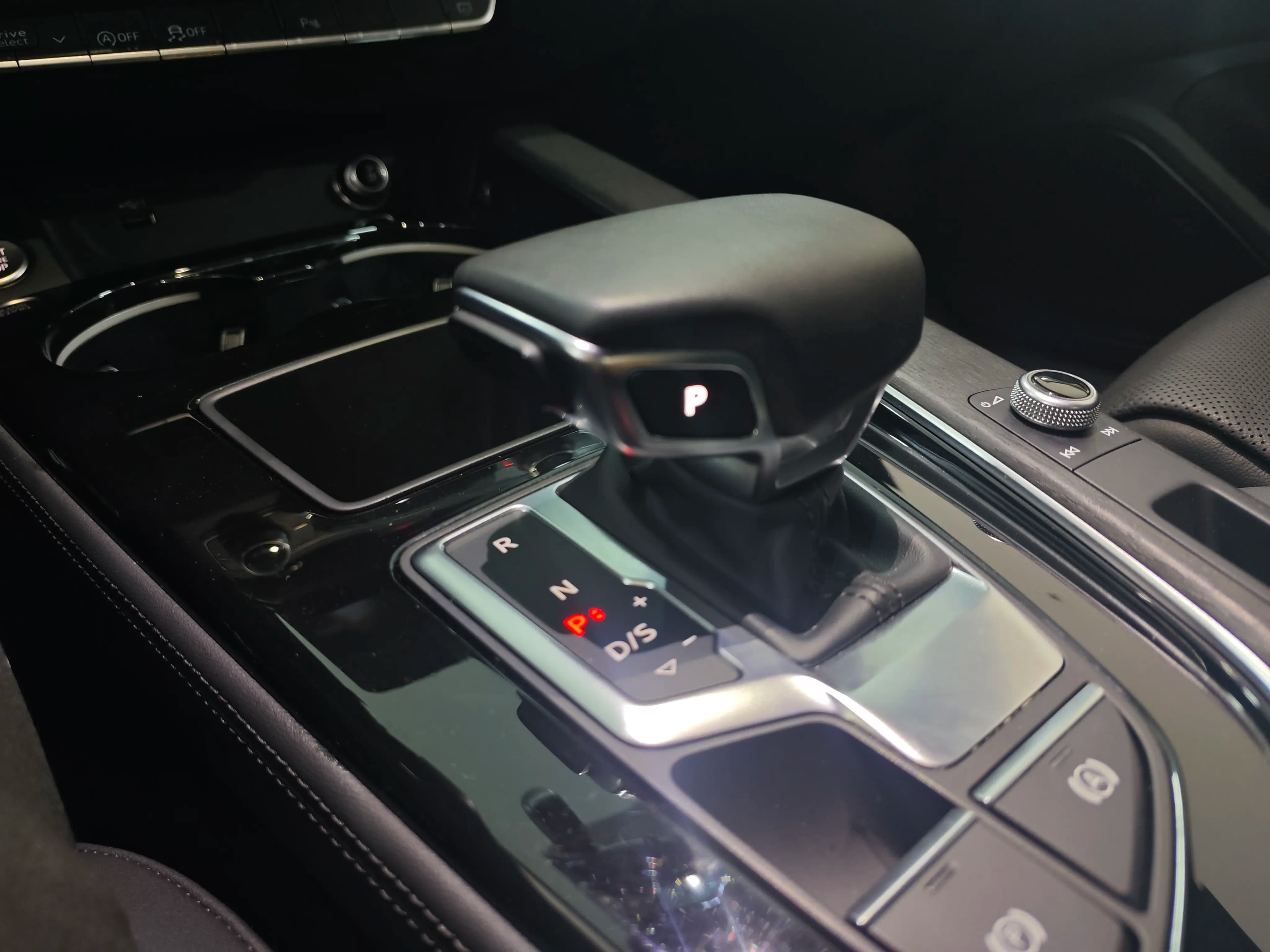 Audi A4L 2023 г. 31884 км. — фото 13