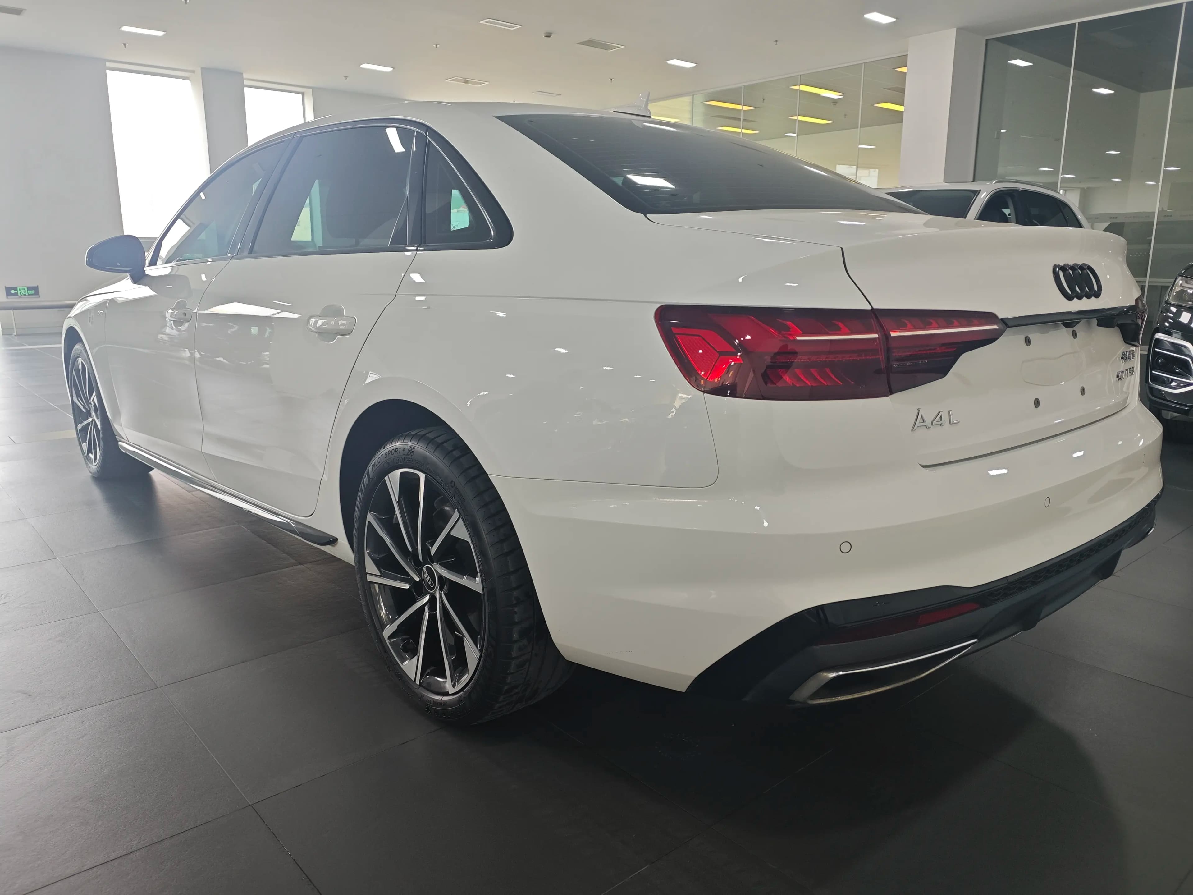 Audi A4L 2023 г. 31884 км. — фото 3