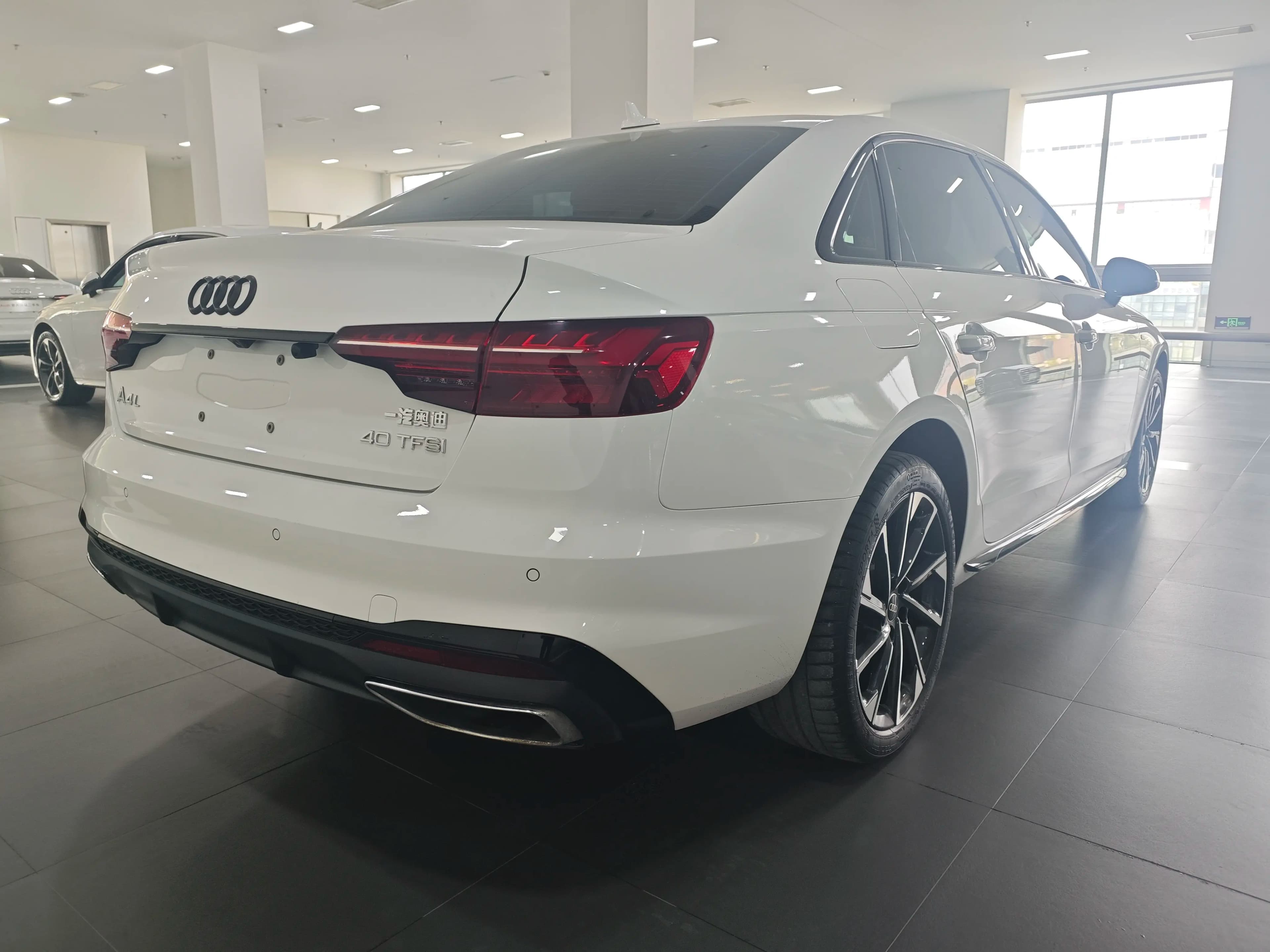 Audi A4L 2023 г. 31884 км. — фото 5