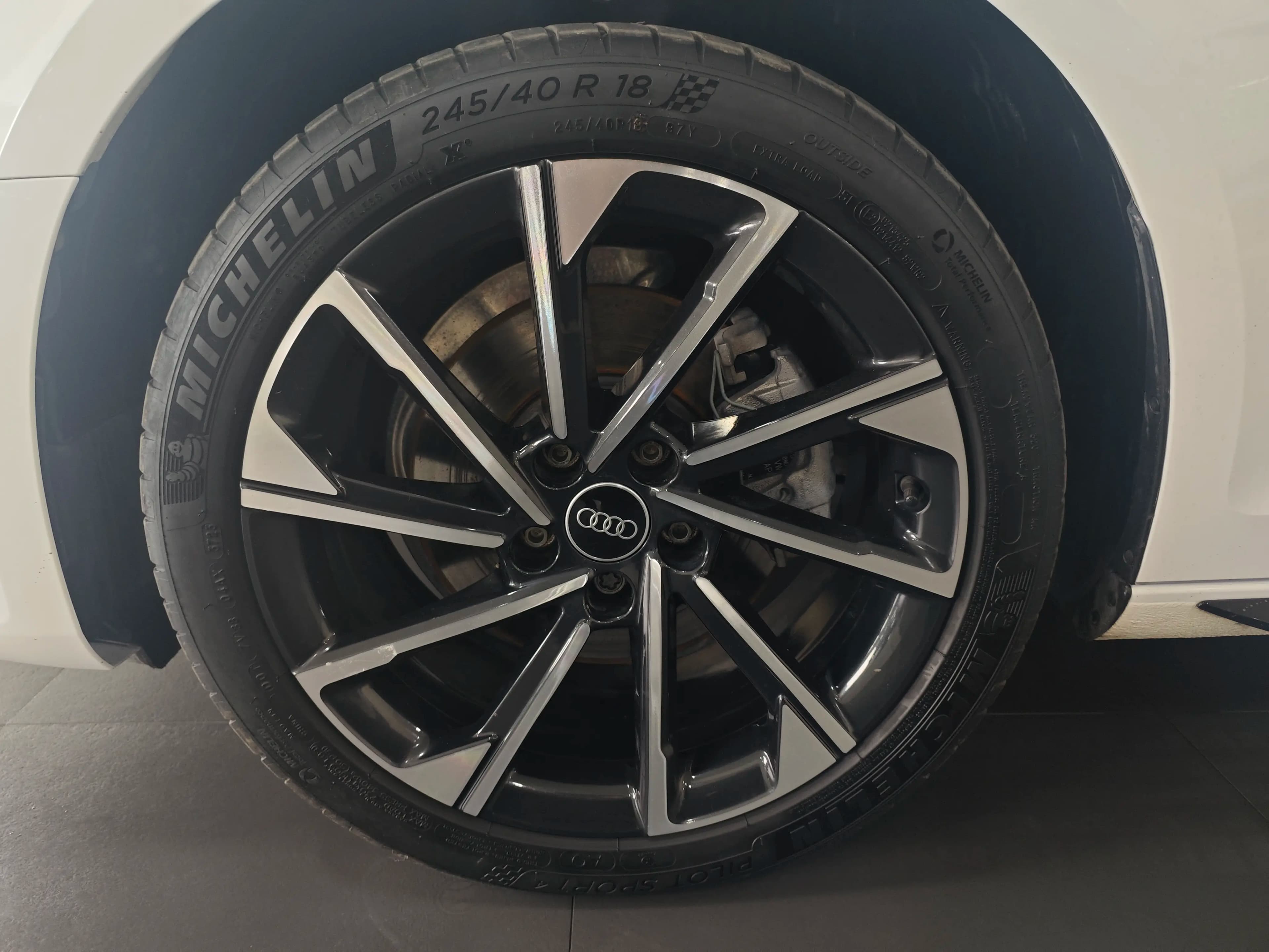 Audi A4L 2023 г. 31884 км. — фото 9