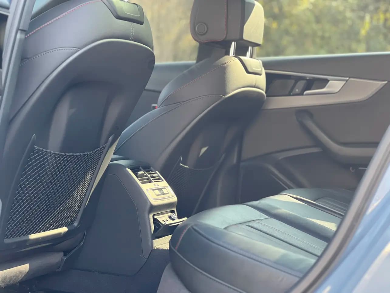 Audi A4L 2022 г. 70085 км. — фото 12