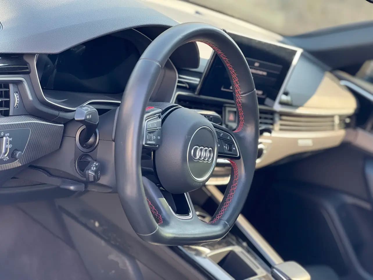 Audi A4L 2022 г. 70085 км. — фото 8