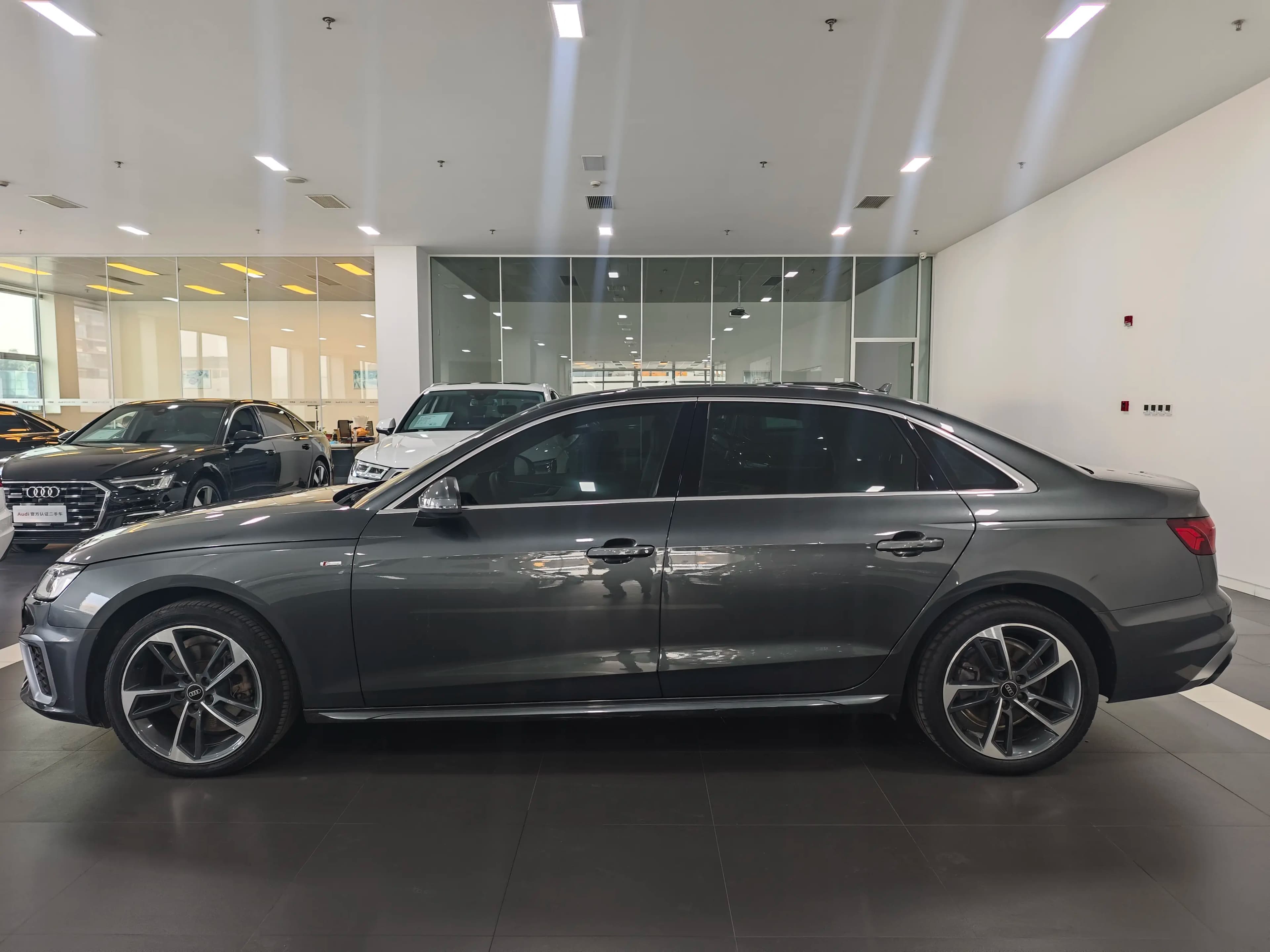 Audi A4L 2022 г. 62133 км. — фото 4