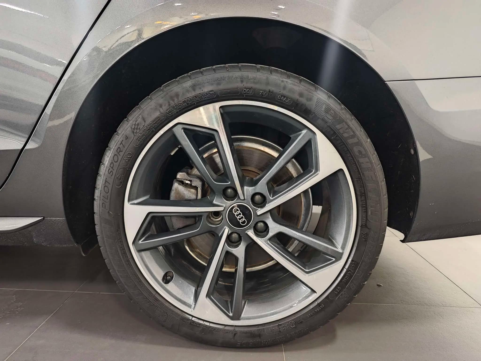 Audi A4L 2022 г. 62133 км. — фото 8