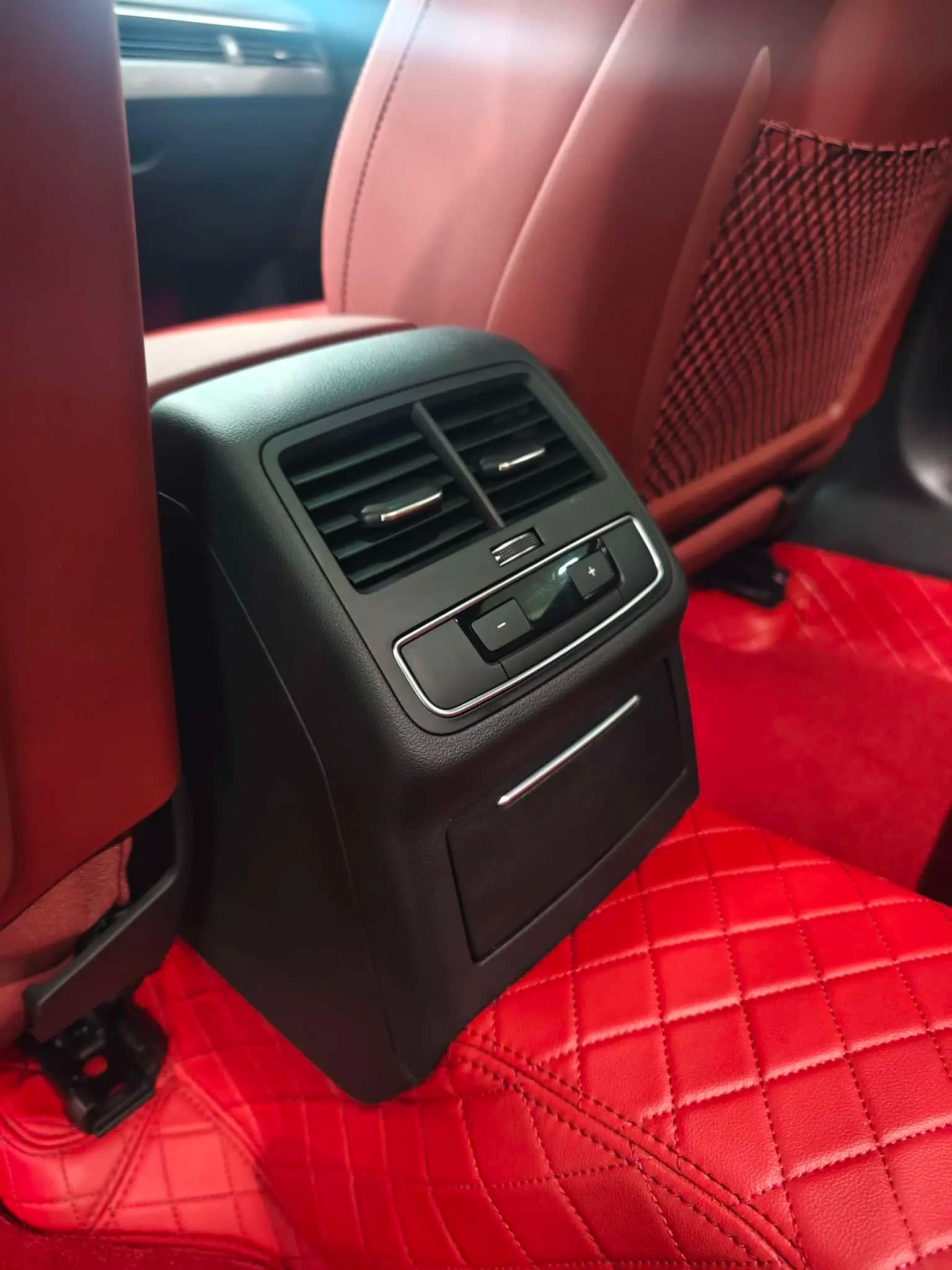 Audi A4L 2024 г. 31327 км. — фото 13