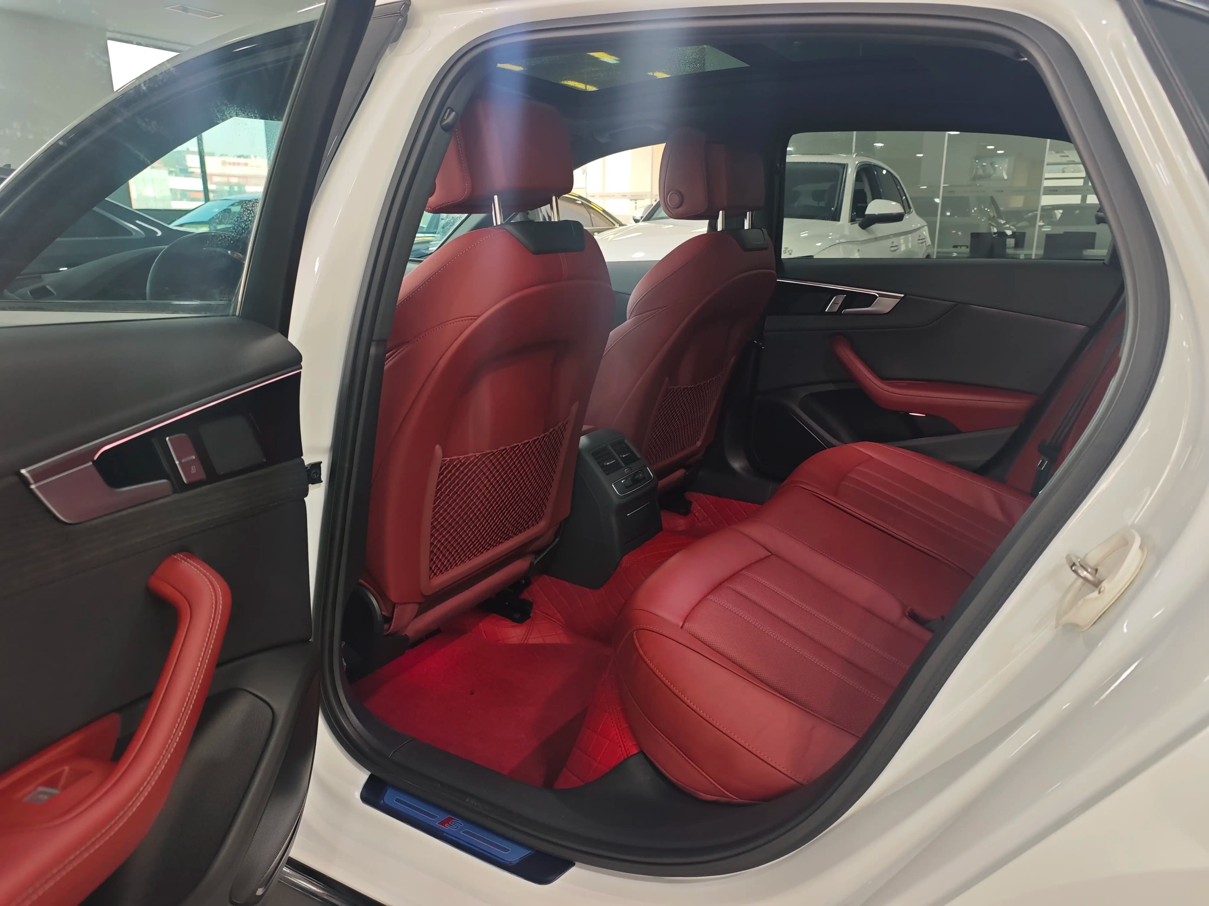 Audi A4L 2024 г. 31327 км. — фото 14