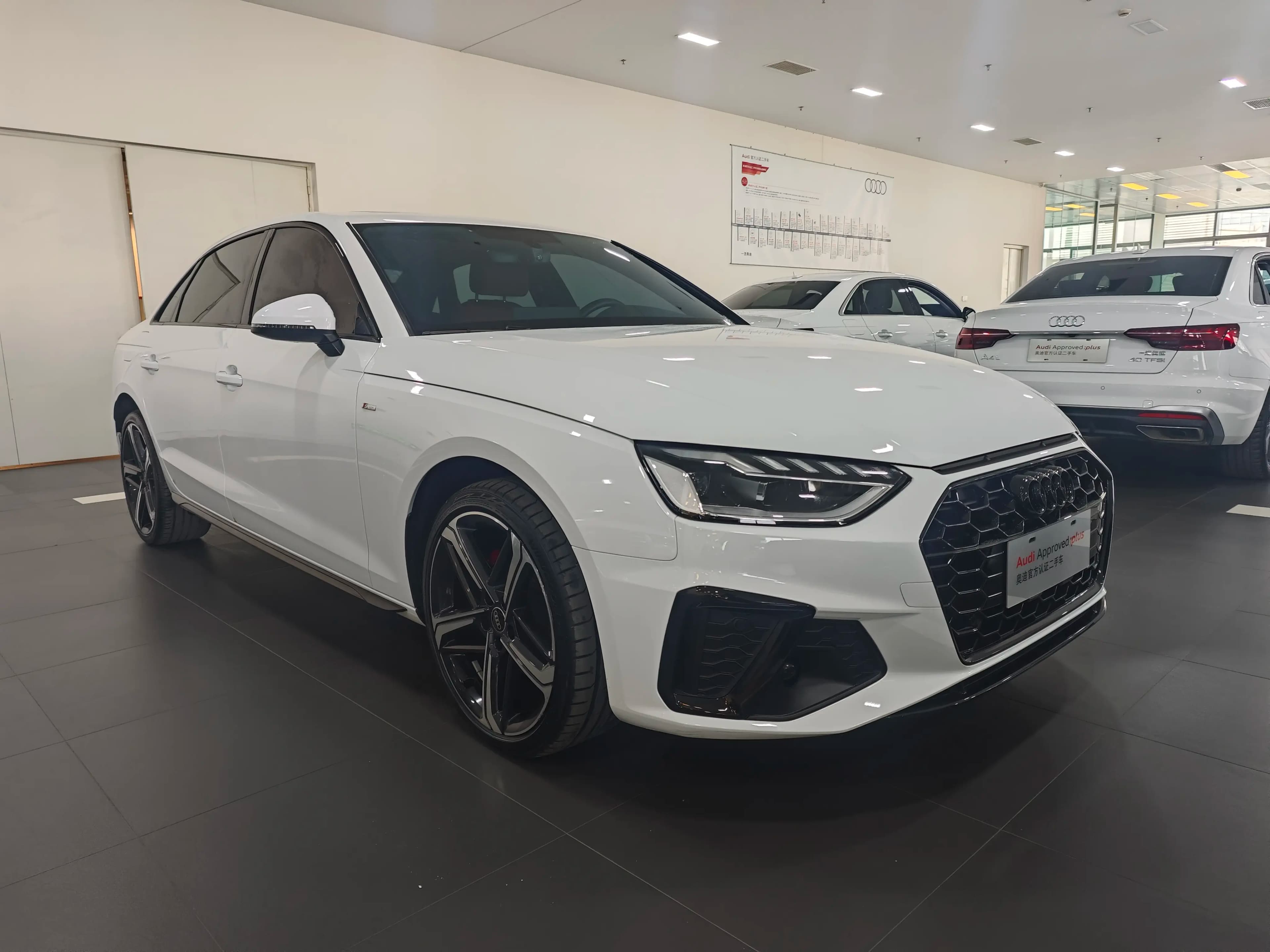 Audi A4L 2024 г. 31327 км. — фото 3