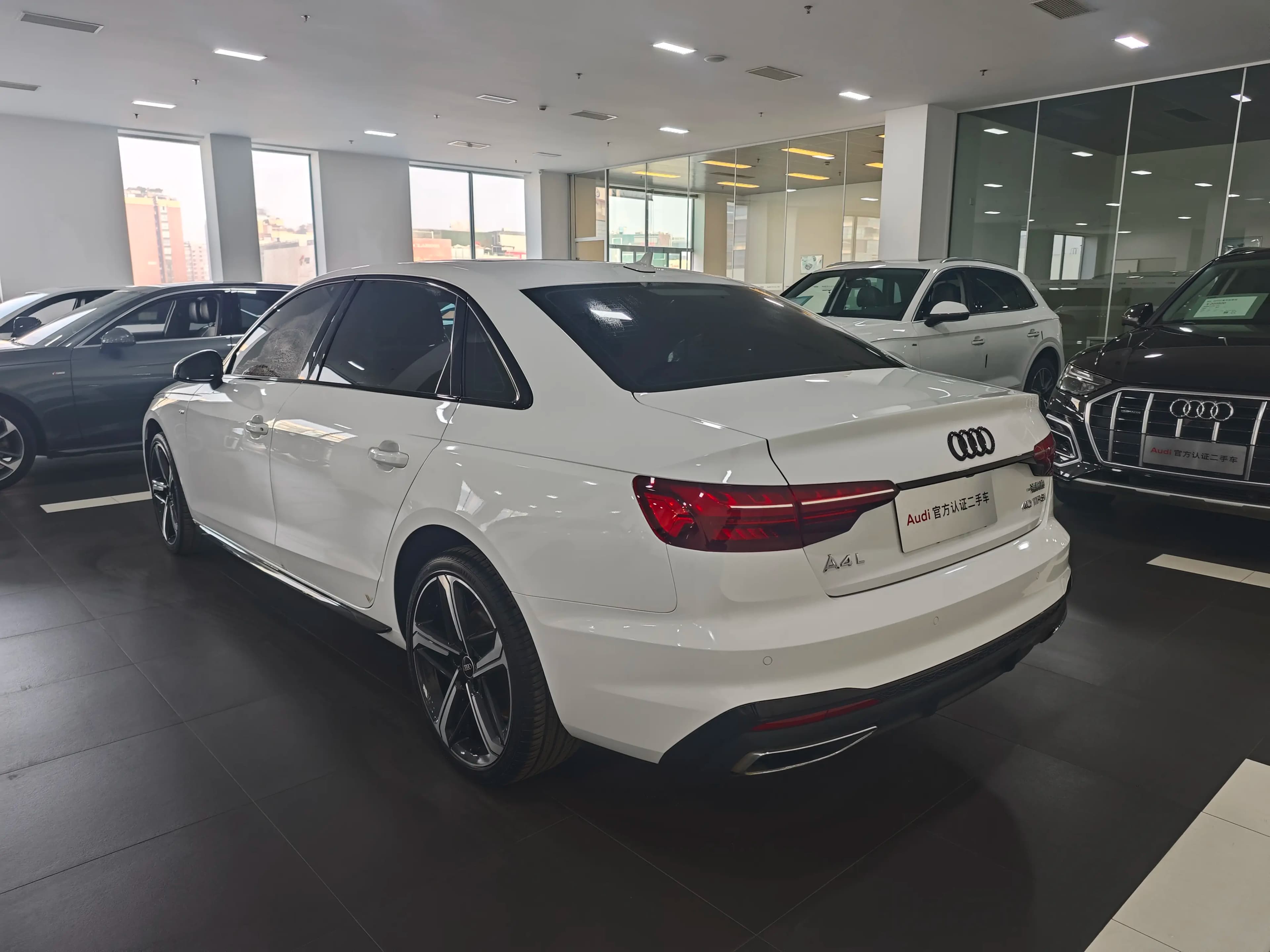 Audi A4L 2024 г. 31327 км. — фото 5