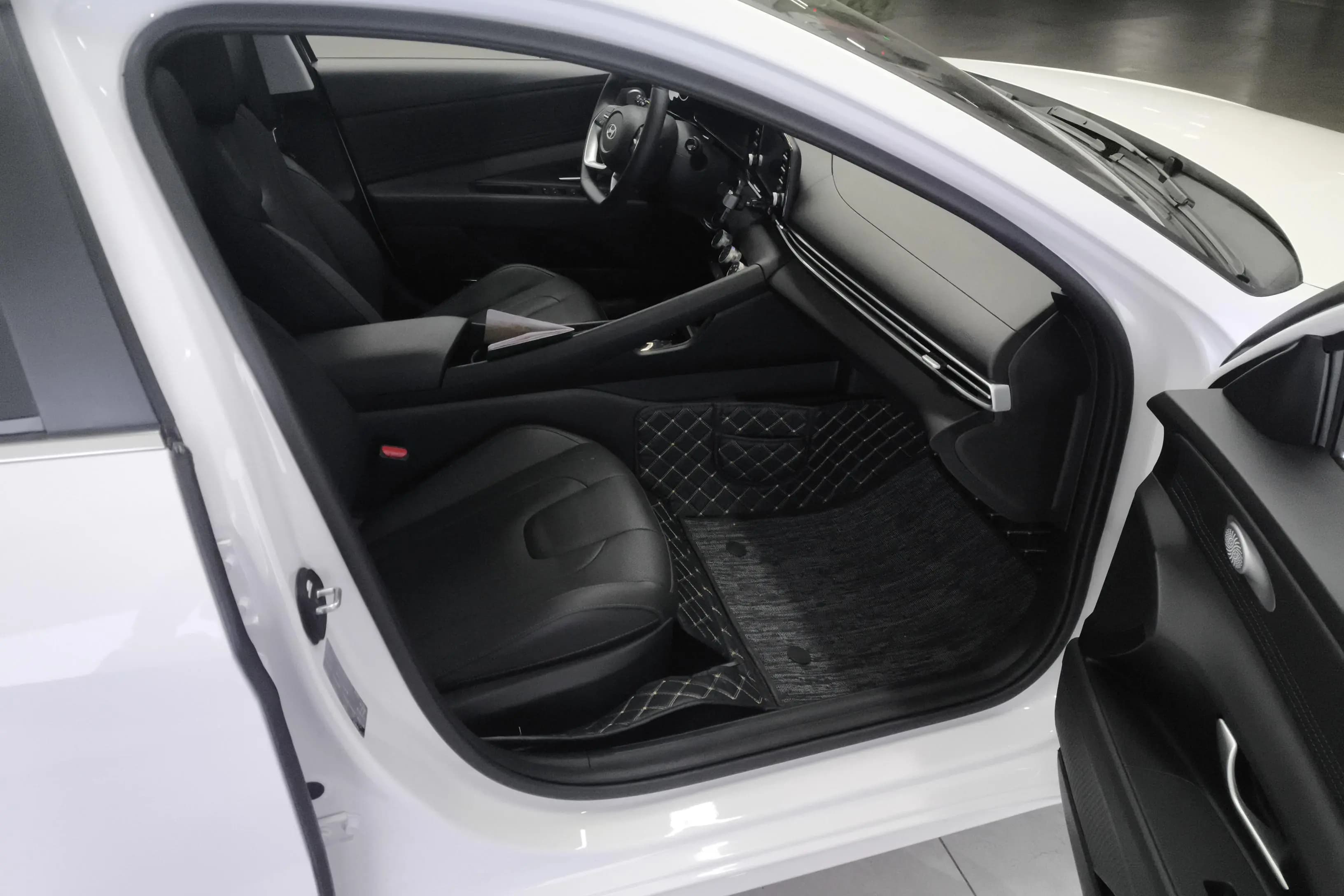 Hyundai Elantra 2024 г. 12347 км. — фото 10