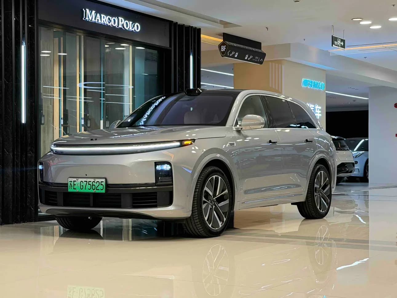 Lixiang L7 2024 г. 8927 км.