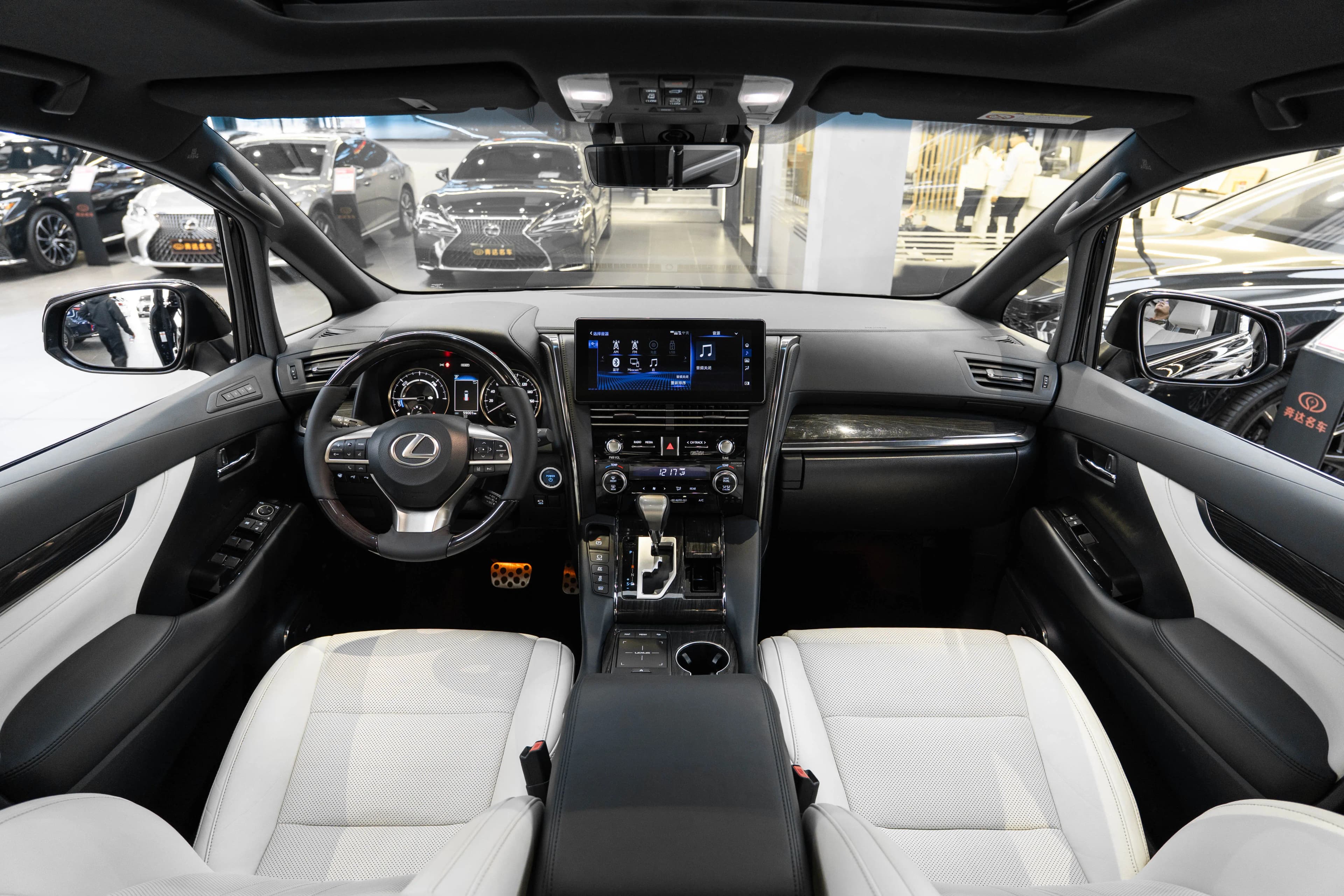 Lexus LM 2021 г. 59090 км. — фото 13