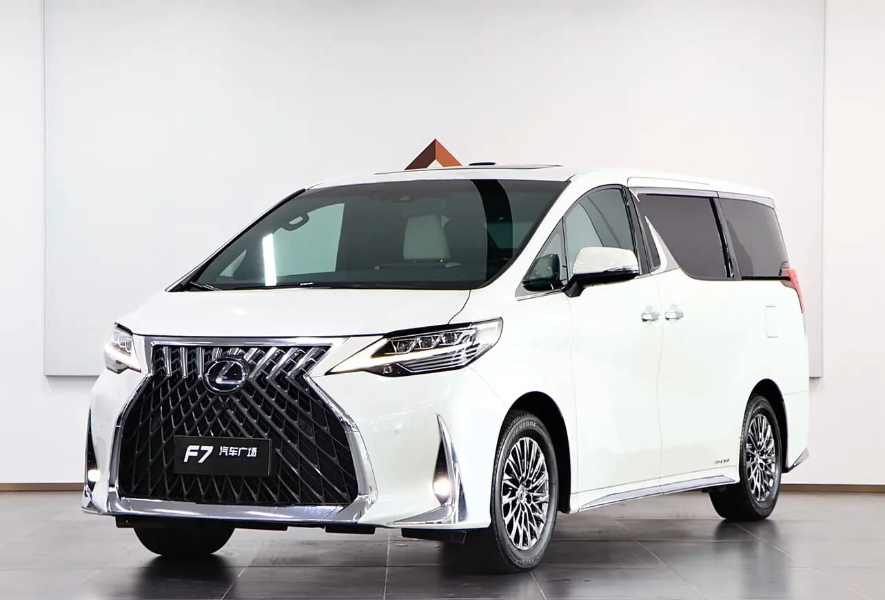 Lexus LM 2023 г. 48091 км.