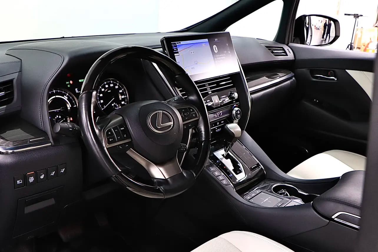 Lexus LM 2023 г. 48091 км. — фото 14