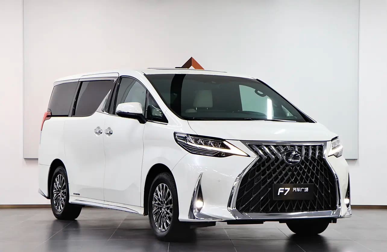Lexus LM 2023 г. 48091 км. — фото 3