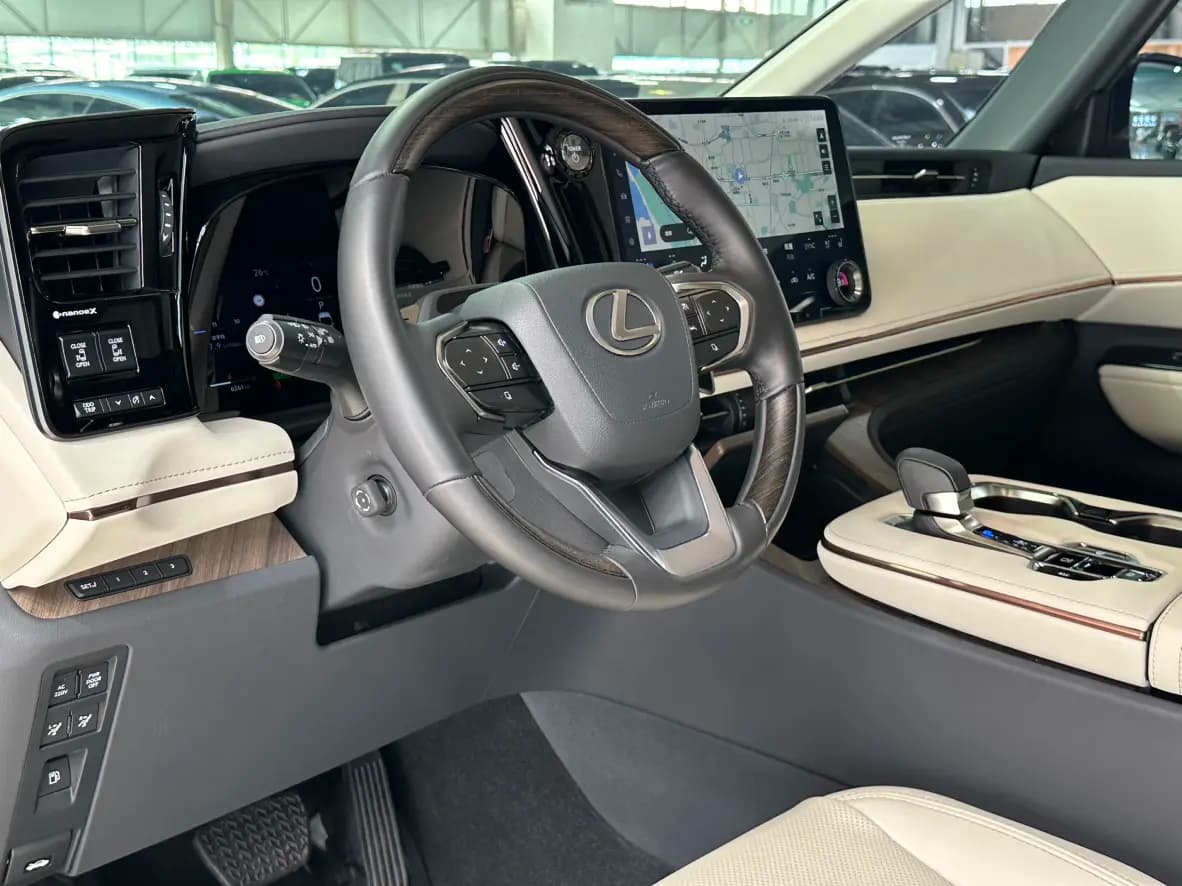 Lexus LM 2024 г. 6092 км. — фото 14