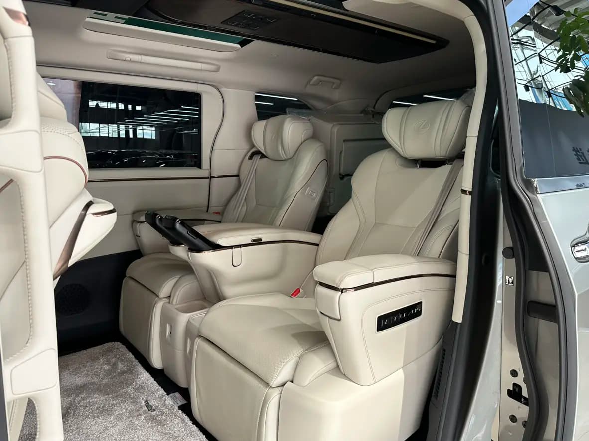 Lexus LM 2024 г. 6092 км. — фото 17