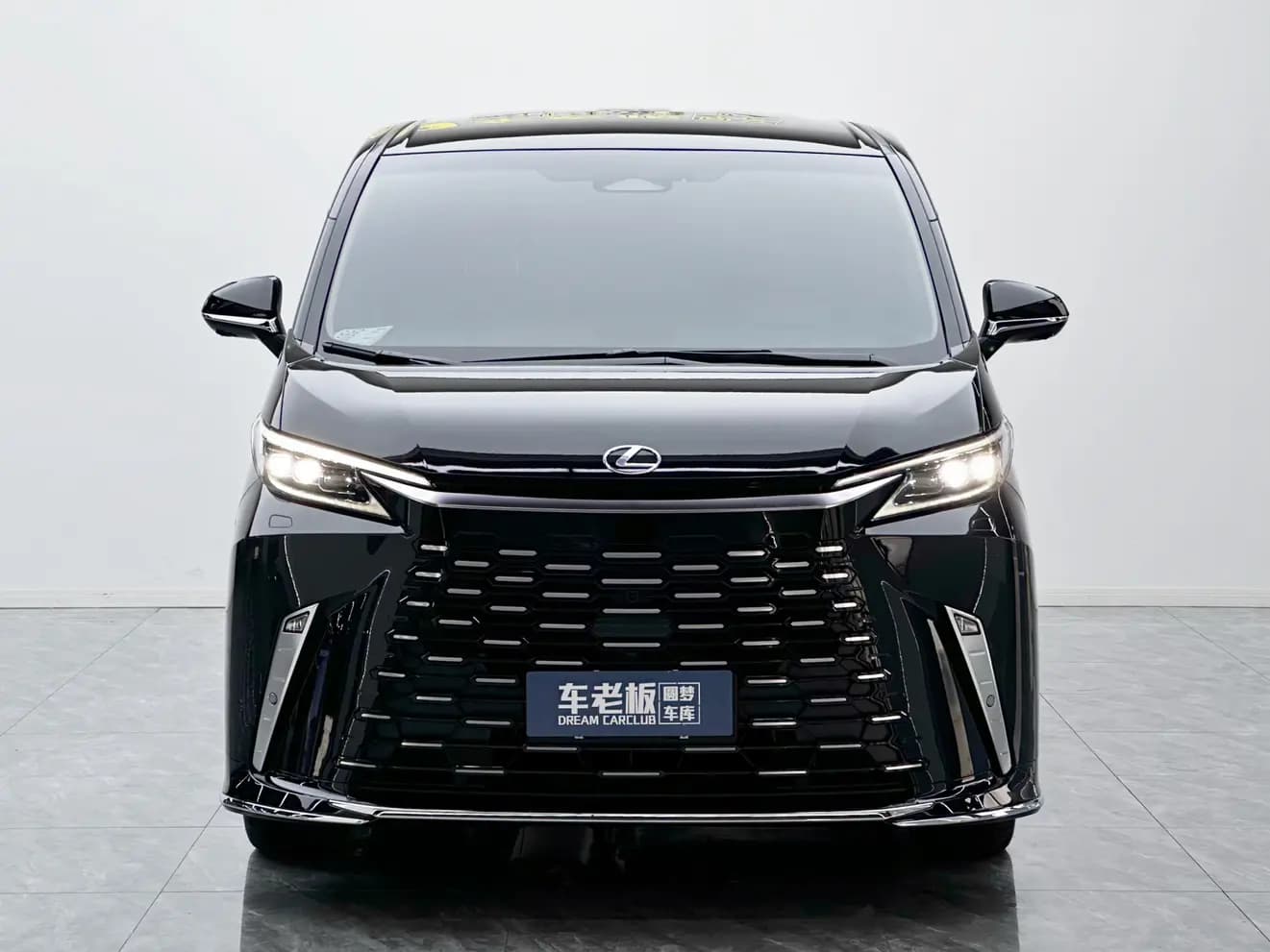 Lexus LM 2025 г. 6693 км. — фото 2
