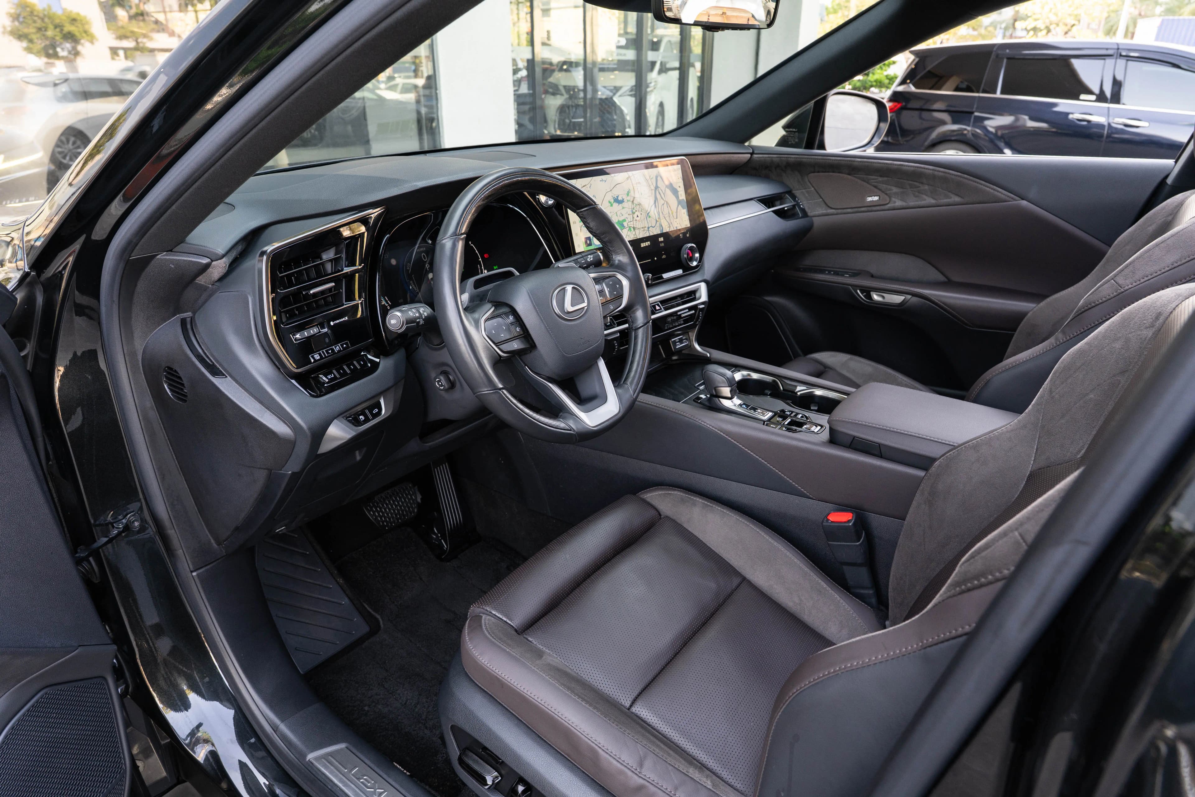 Lexus RX PHEV 2023 г. 34450 км. — фото 20