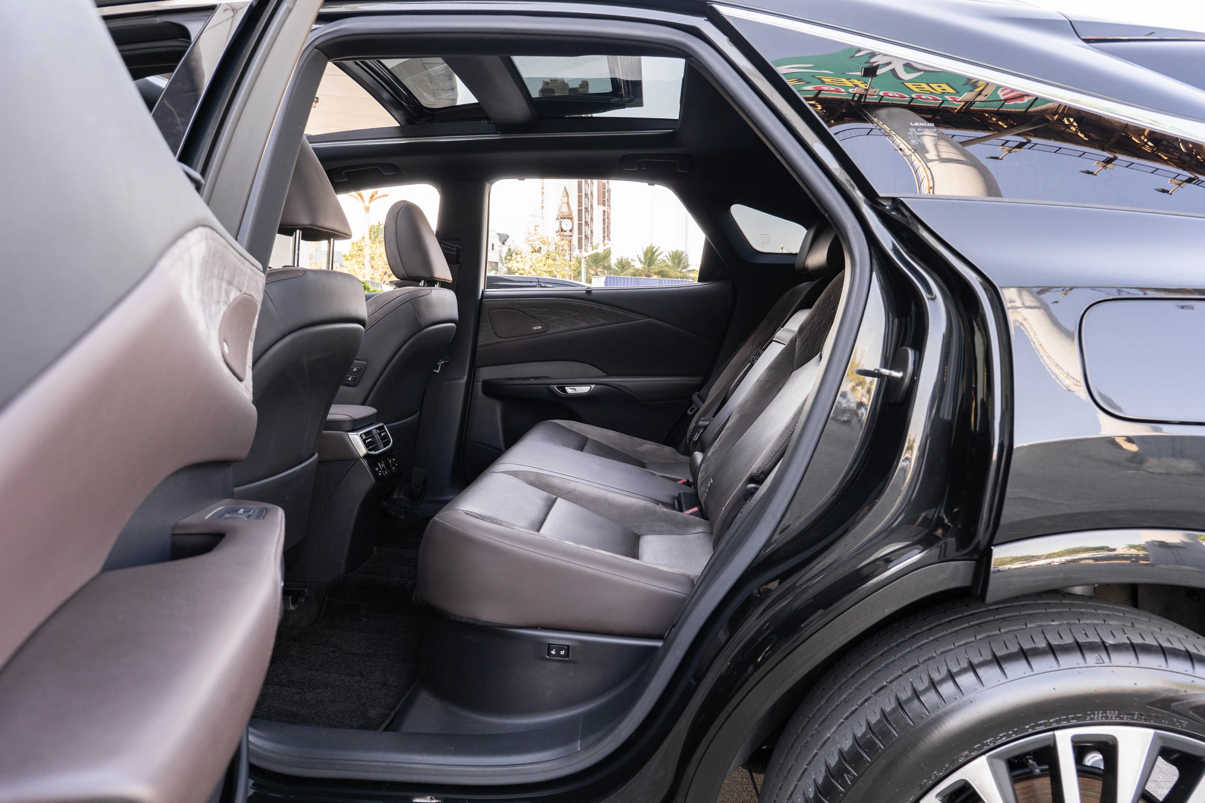 Lexus RX PHEV 2023 г. 34450 км. — фото 23